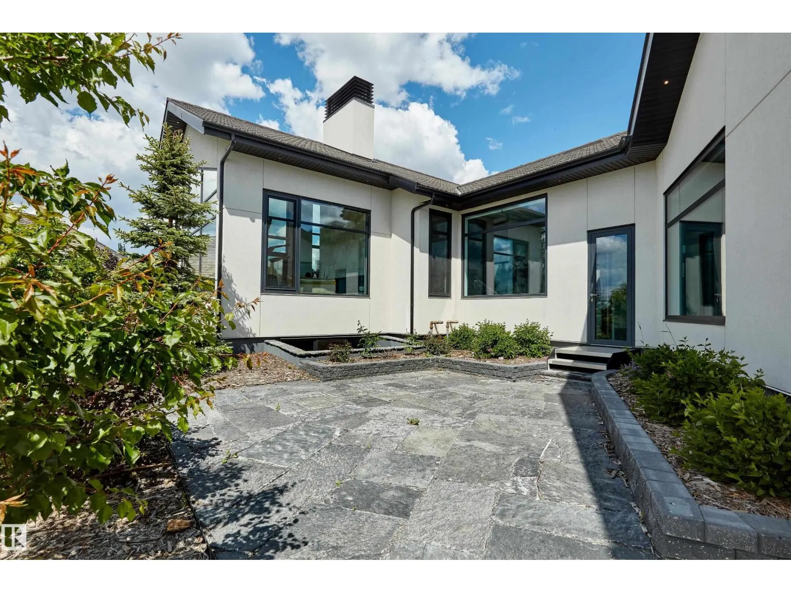 46 KINGSFORD CR