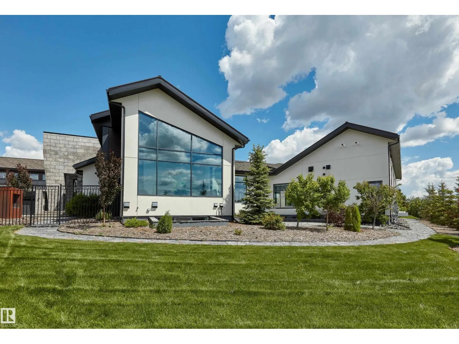 46 KINGSFORD CR