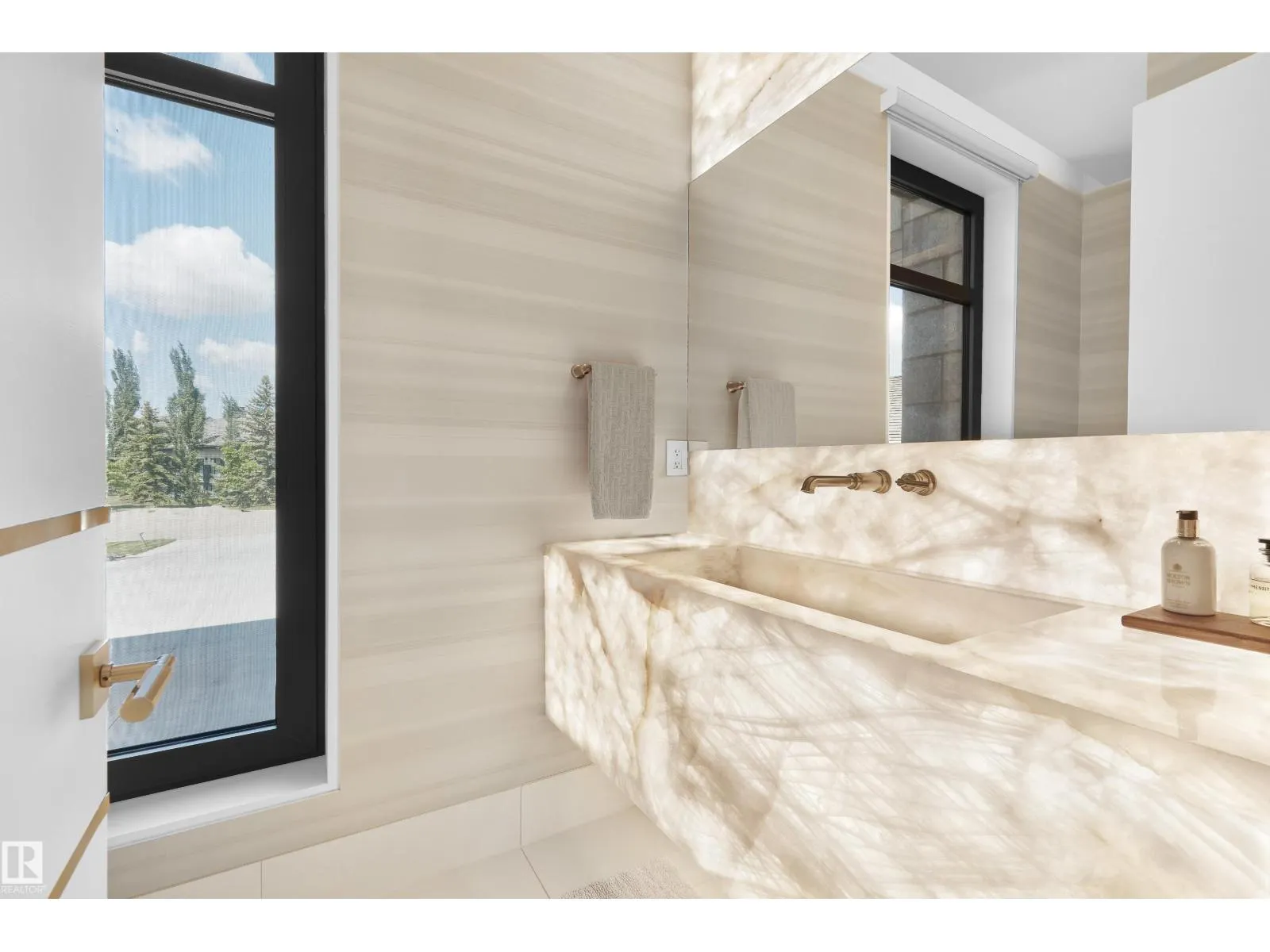 46 KINGSFORD CR