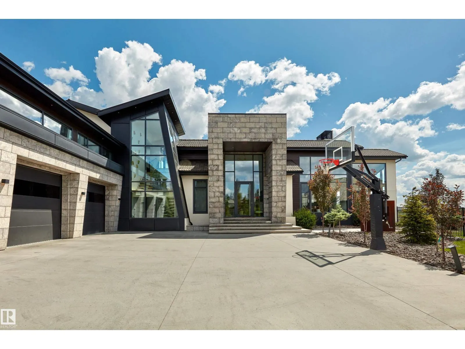 46 KINGSFORD CR