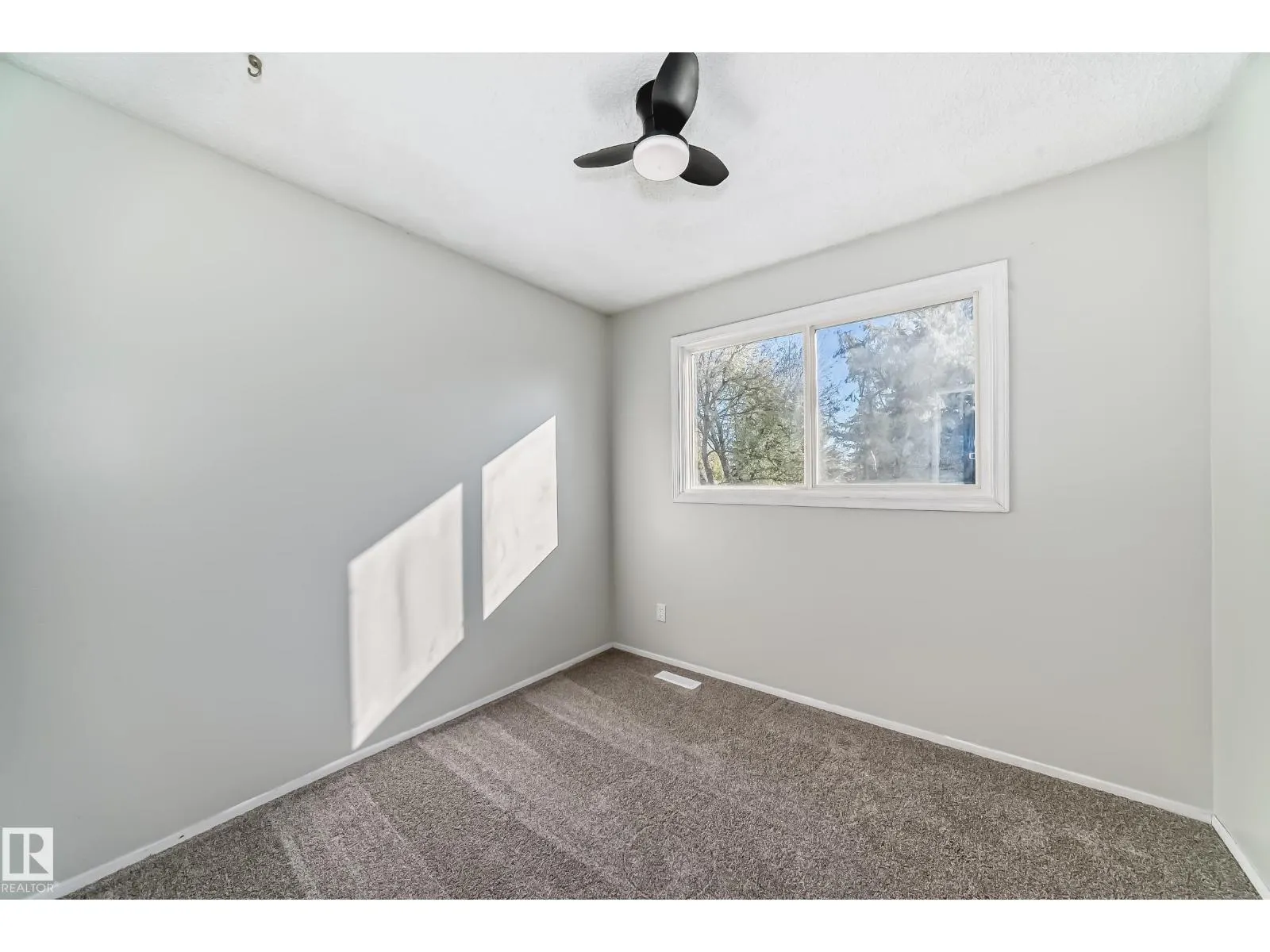 #17 1651 46 ST NW