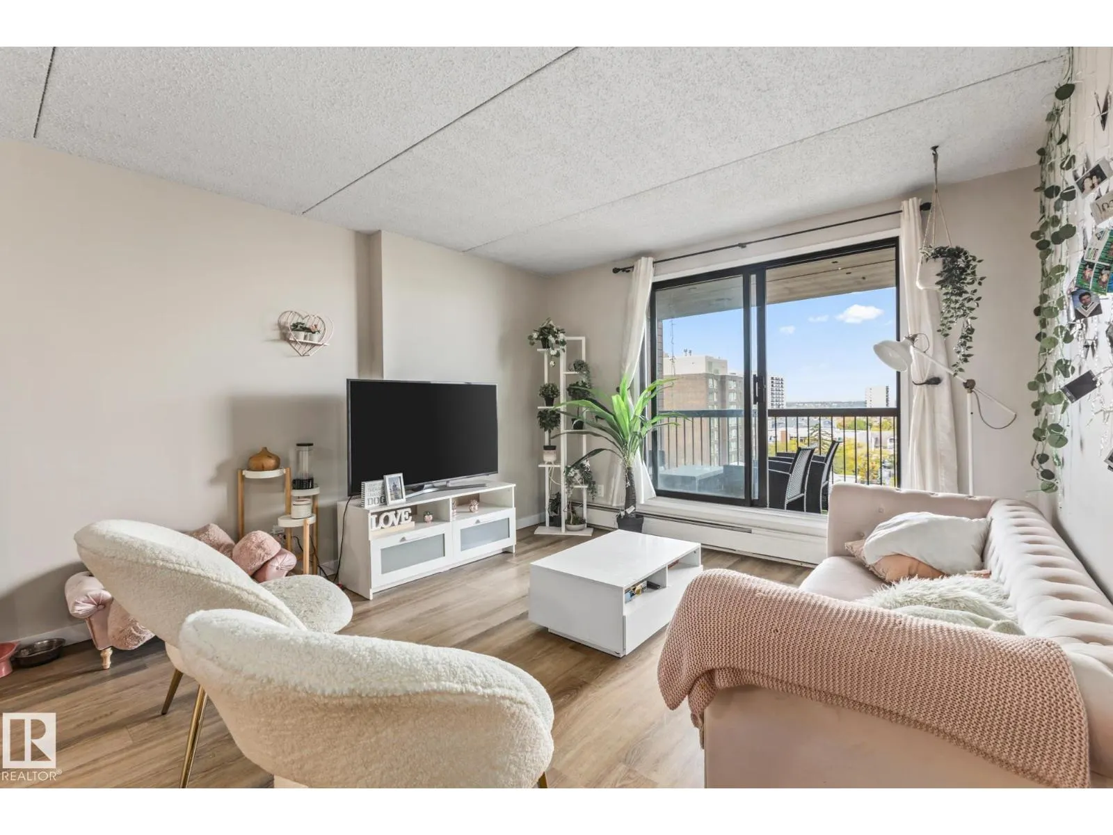 #905 9917 110 ST NW
