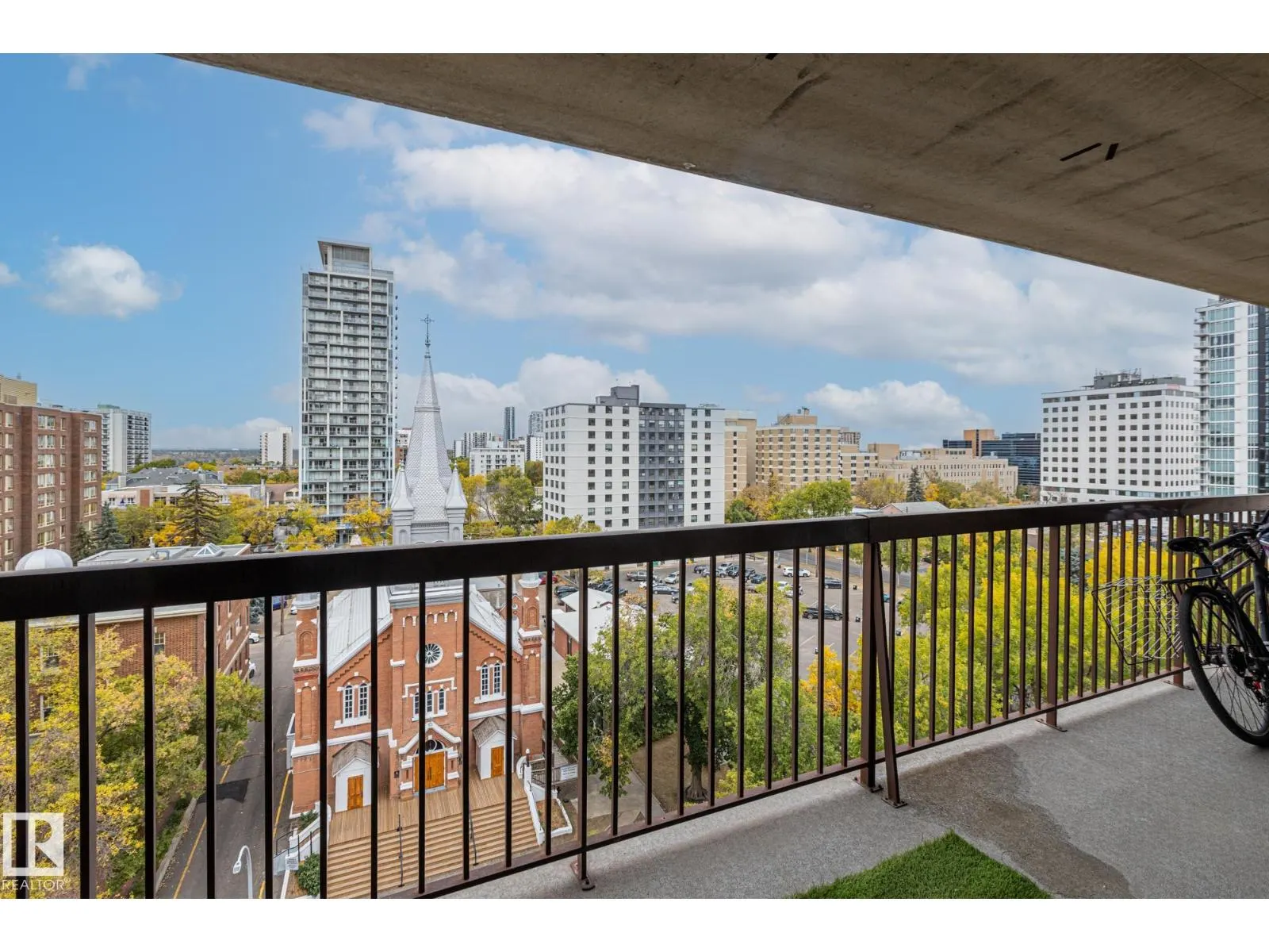 #905 9917 110 ST NW