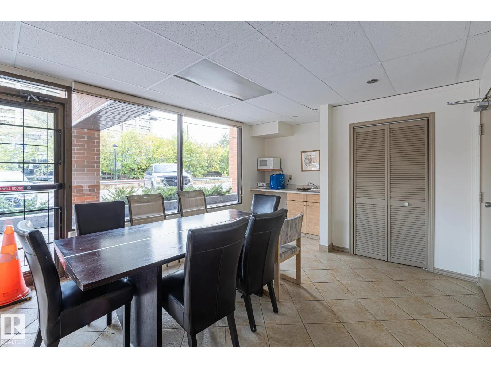 #905 9917 110 ST NW