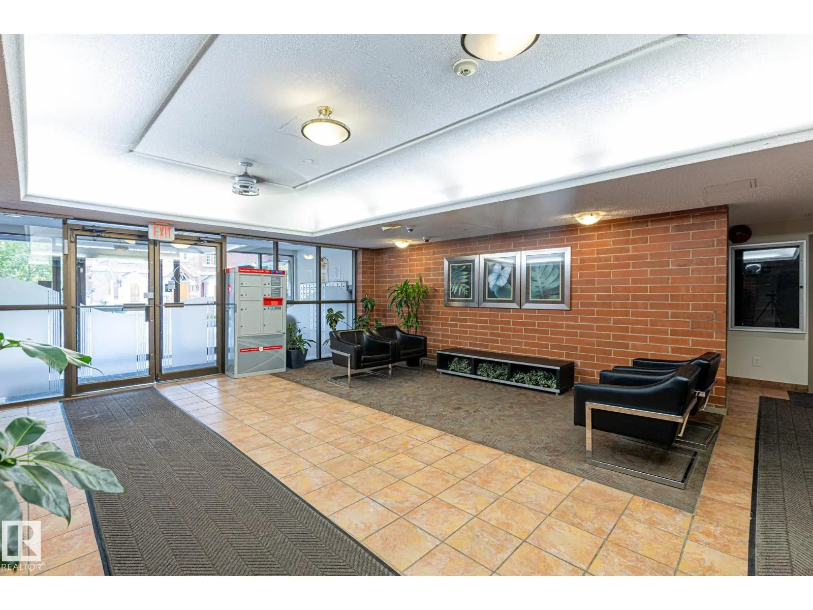 #905 9917 110 ST NW