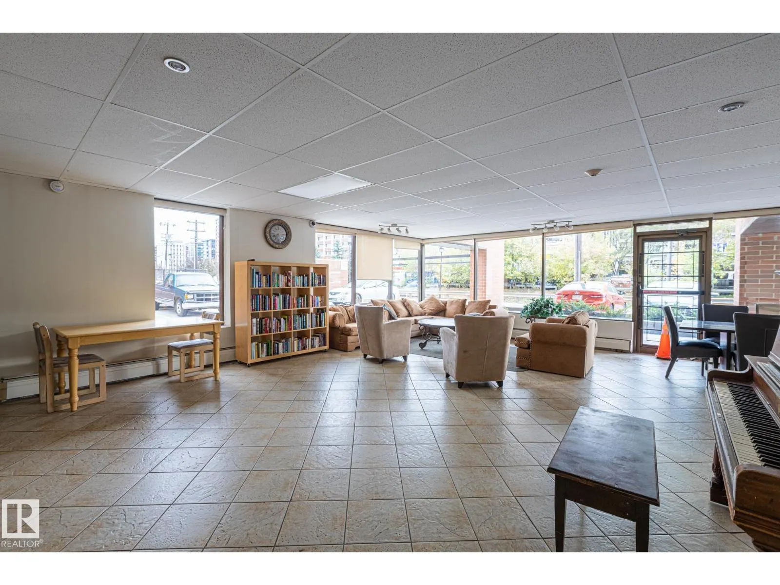 #905 9917 110 ST NW