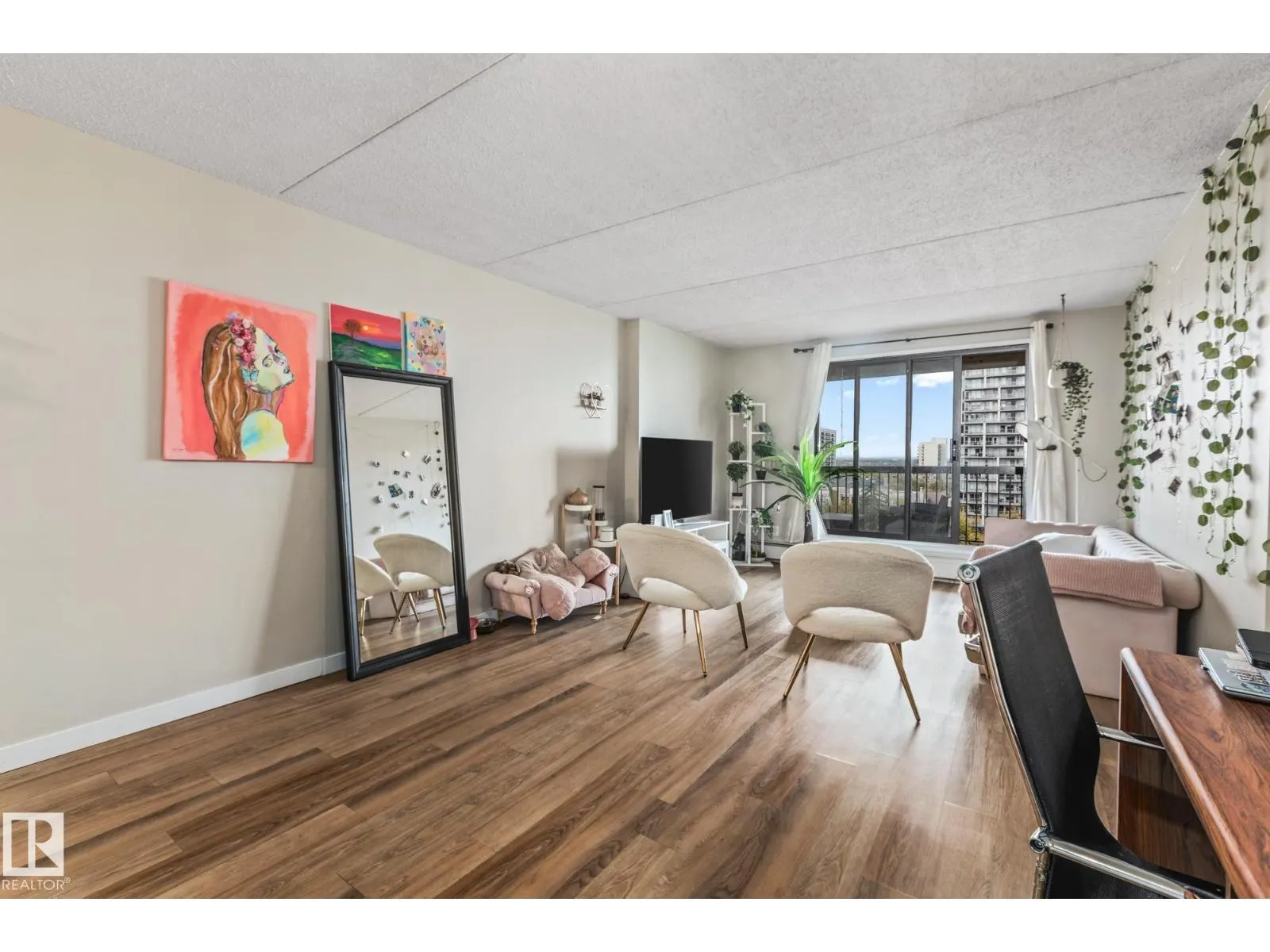 #905 9917 110 ST NW