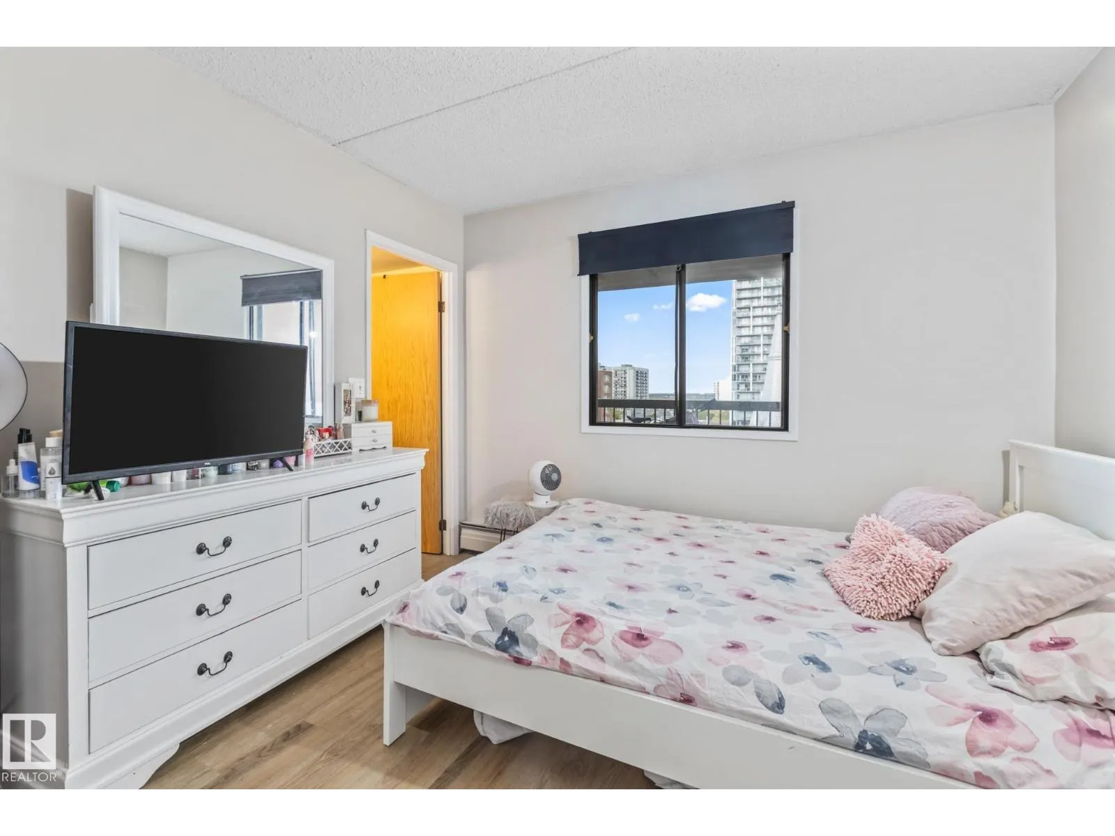 #905 9917 110 ST NW