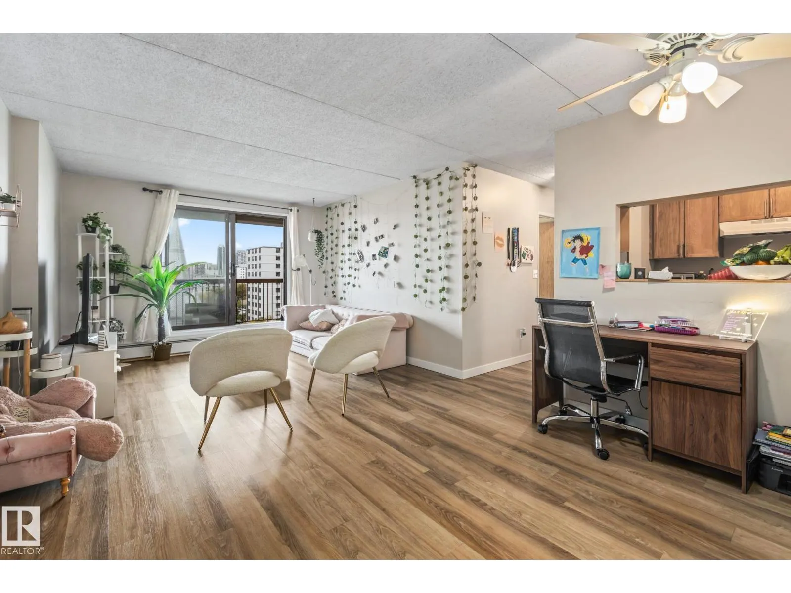 #905 9917 110 ST NW