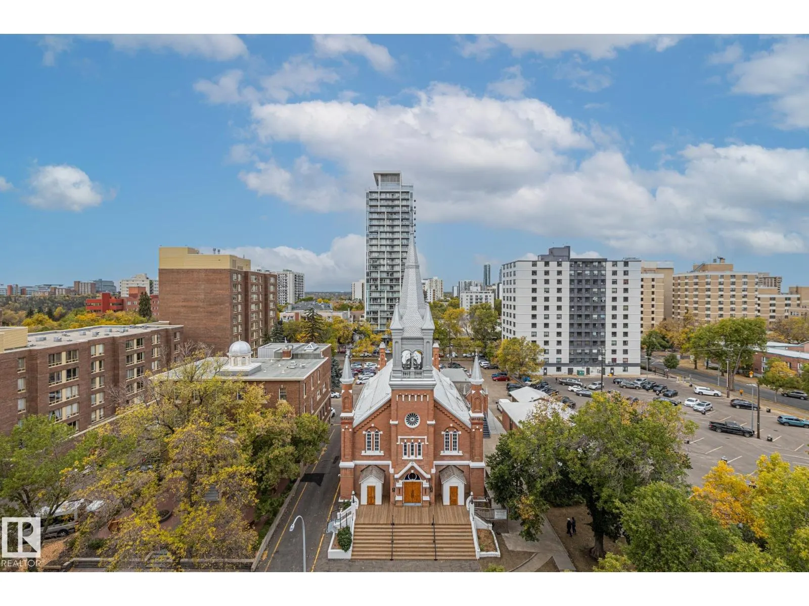 #905 9917 110 ST NW