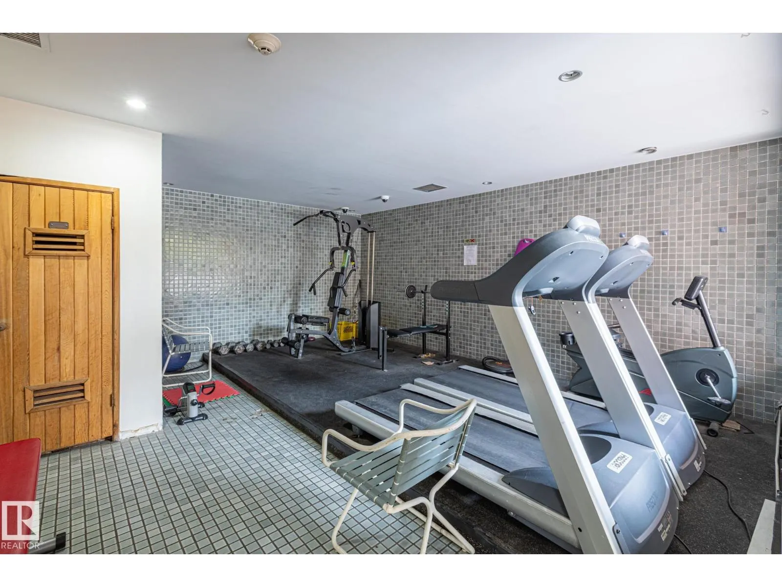 #905 9917 110 ST NW