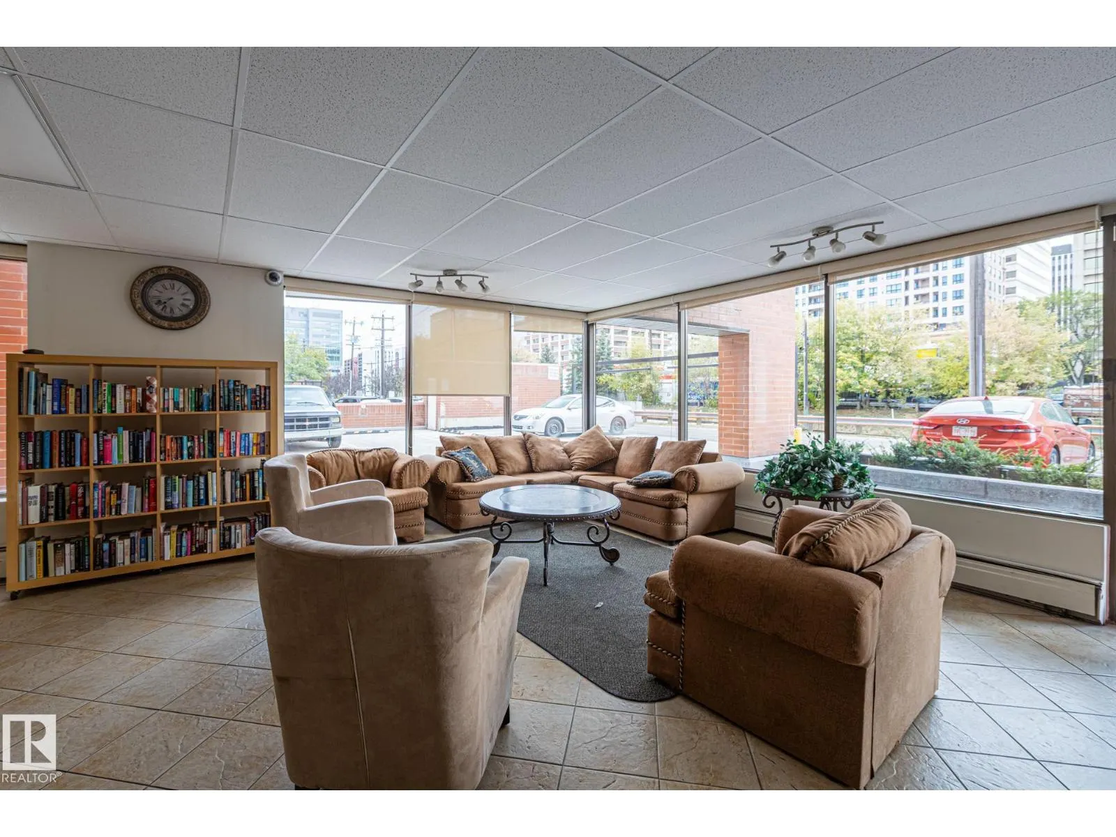 #905 9917 110 ST NW