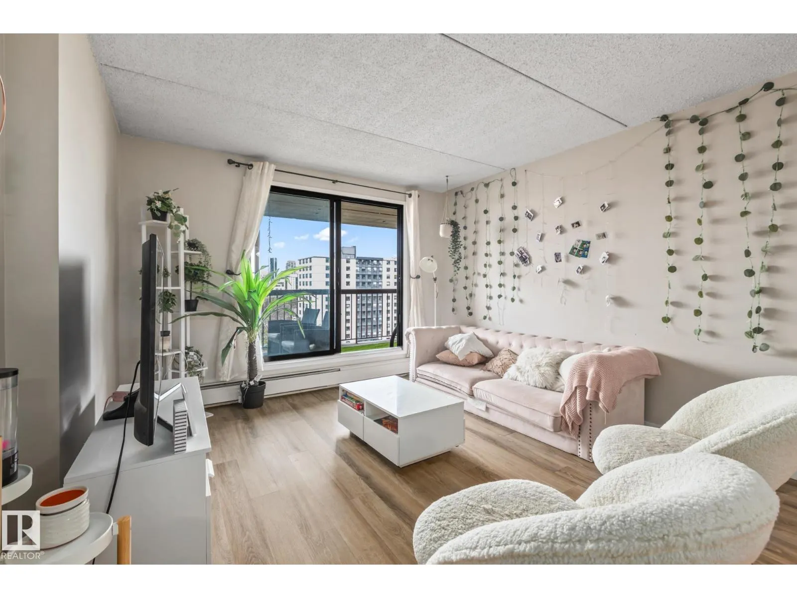 #905 9917 110 ST NW
