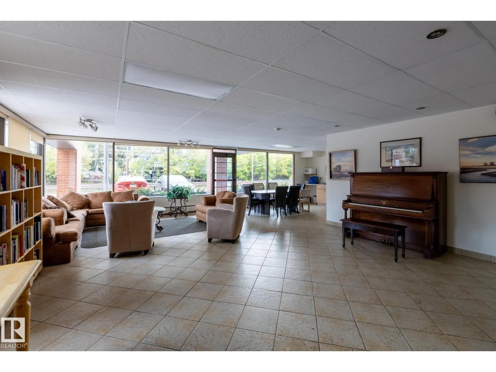 #905 9917 110 ST NW