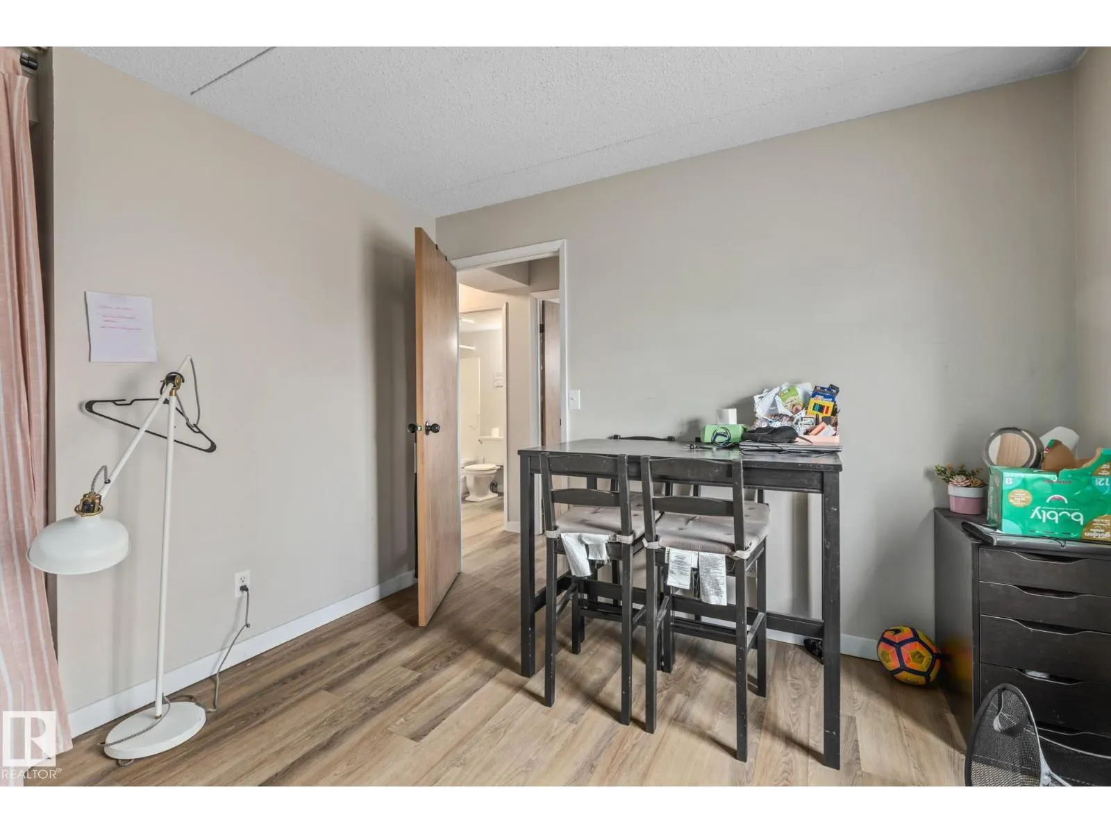 #905 9917 110 ST NW