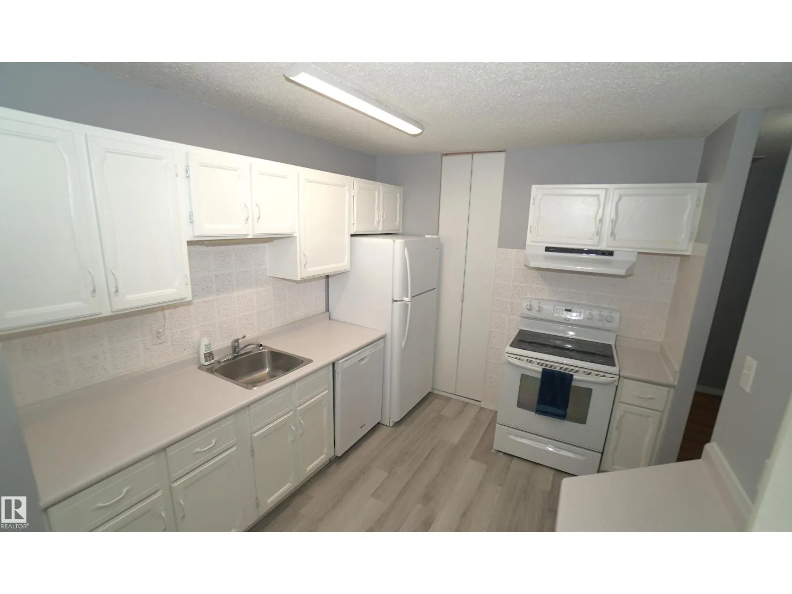 245 SURREY GARDENS GD NW