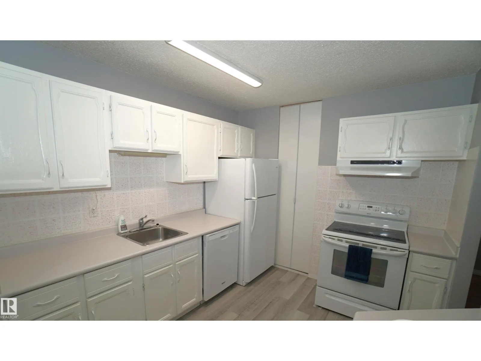 245 SURREY GARDENS GD NW