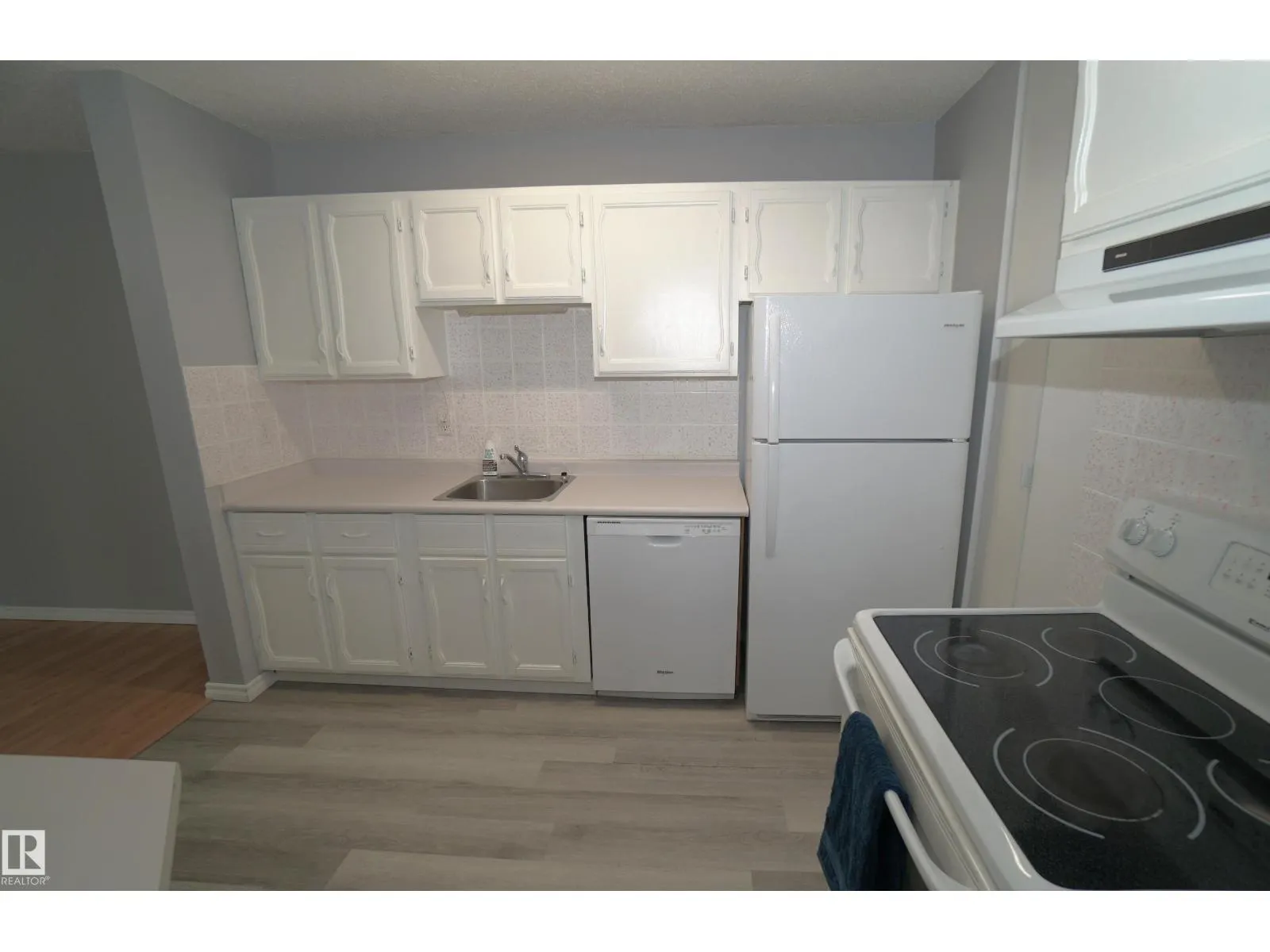 245 SURREY GARDENS GD NW