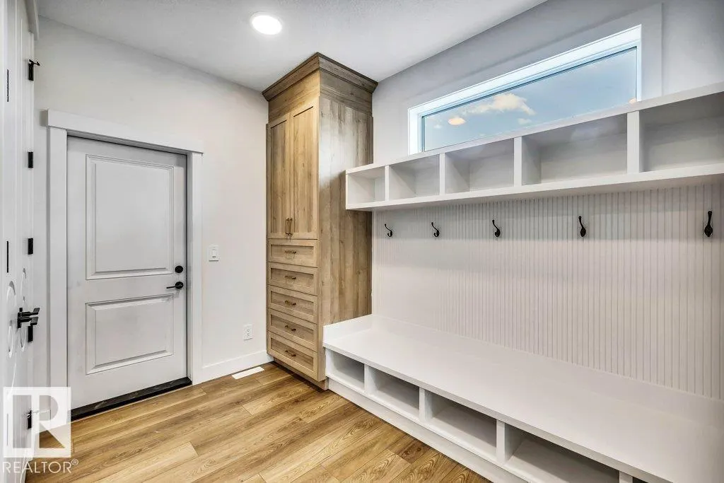 48 ELDRIDGE PT