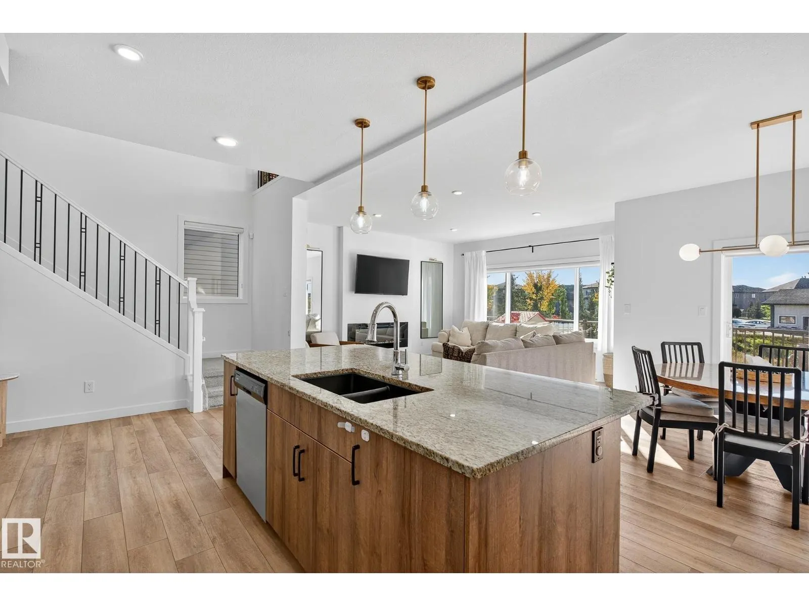 9219 183 AV NW