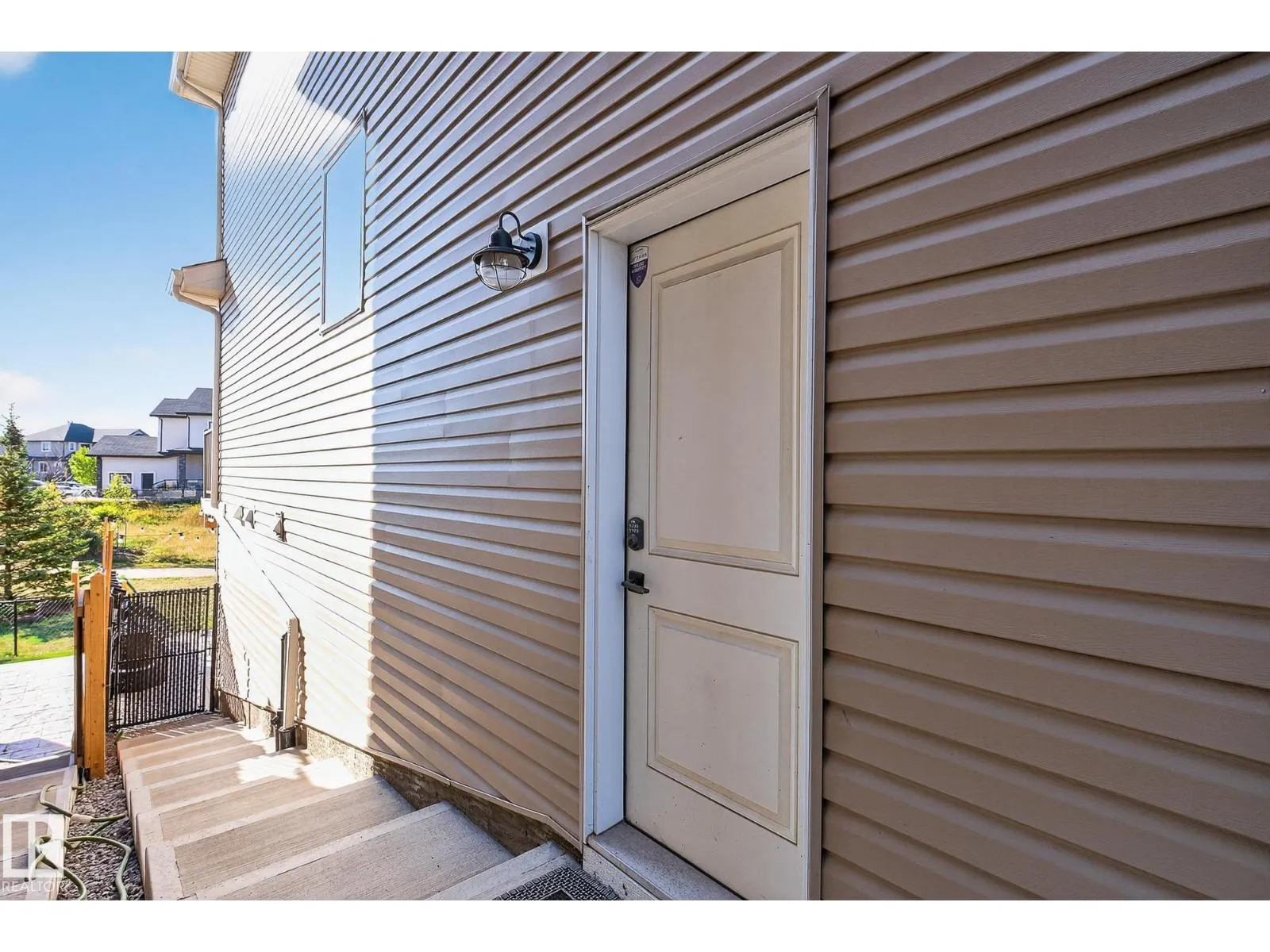 9219 183 AV NW