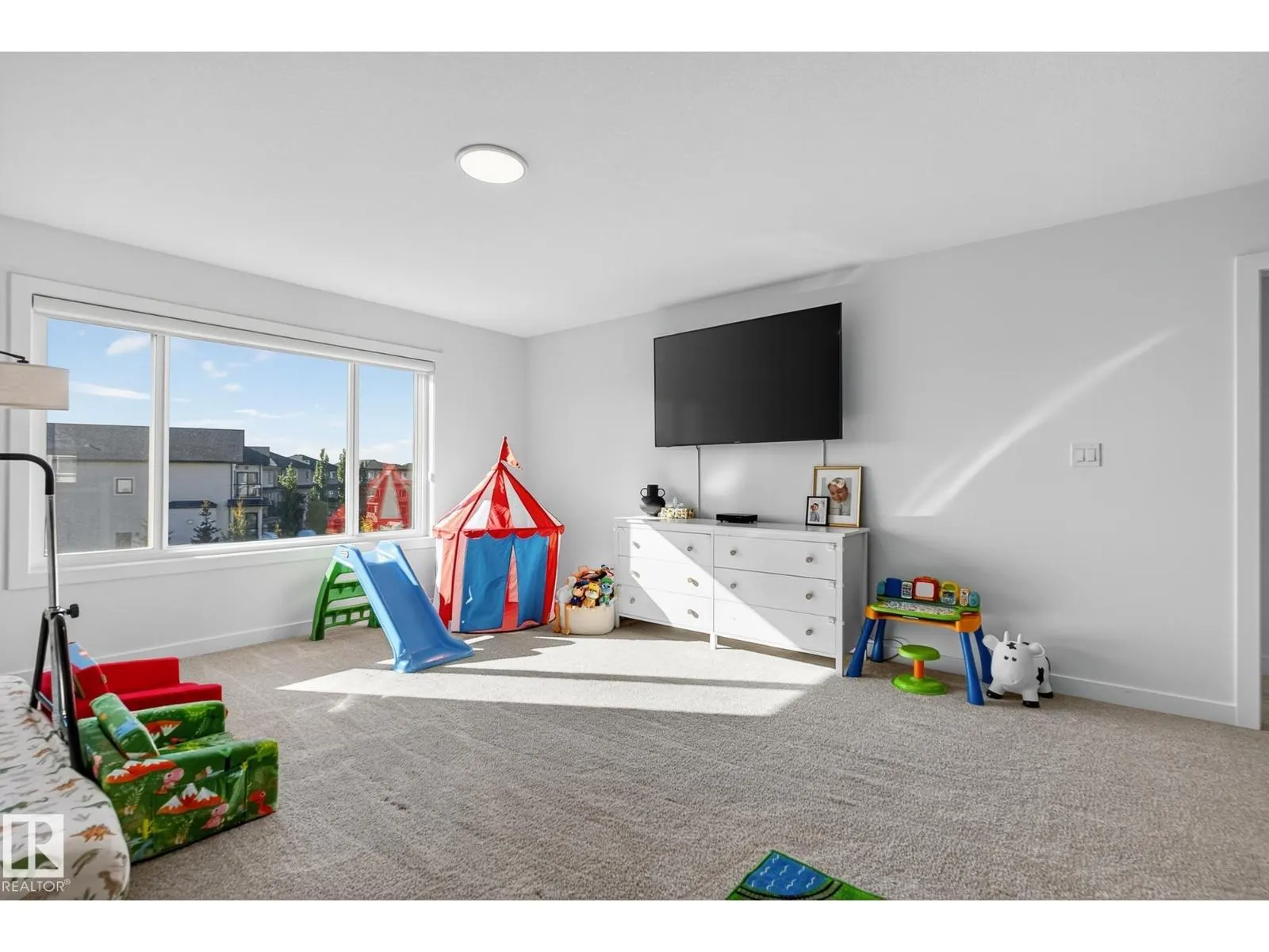 9219 183 AV NW