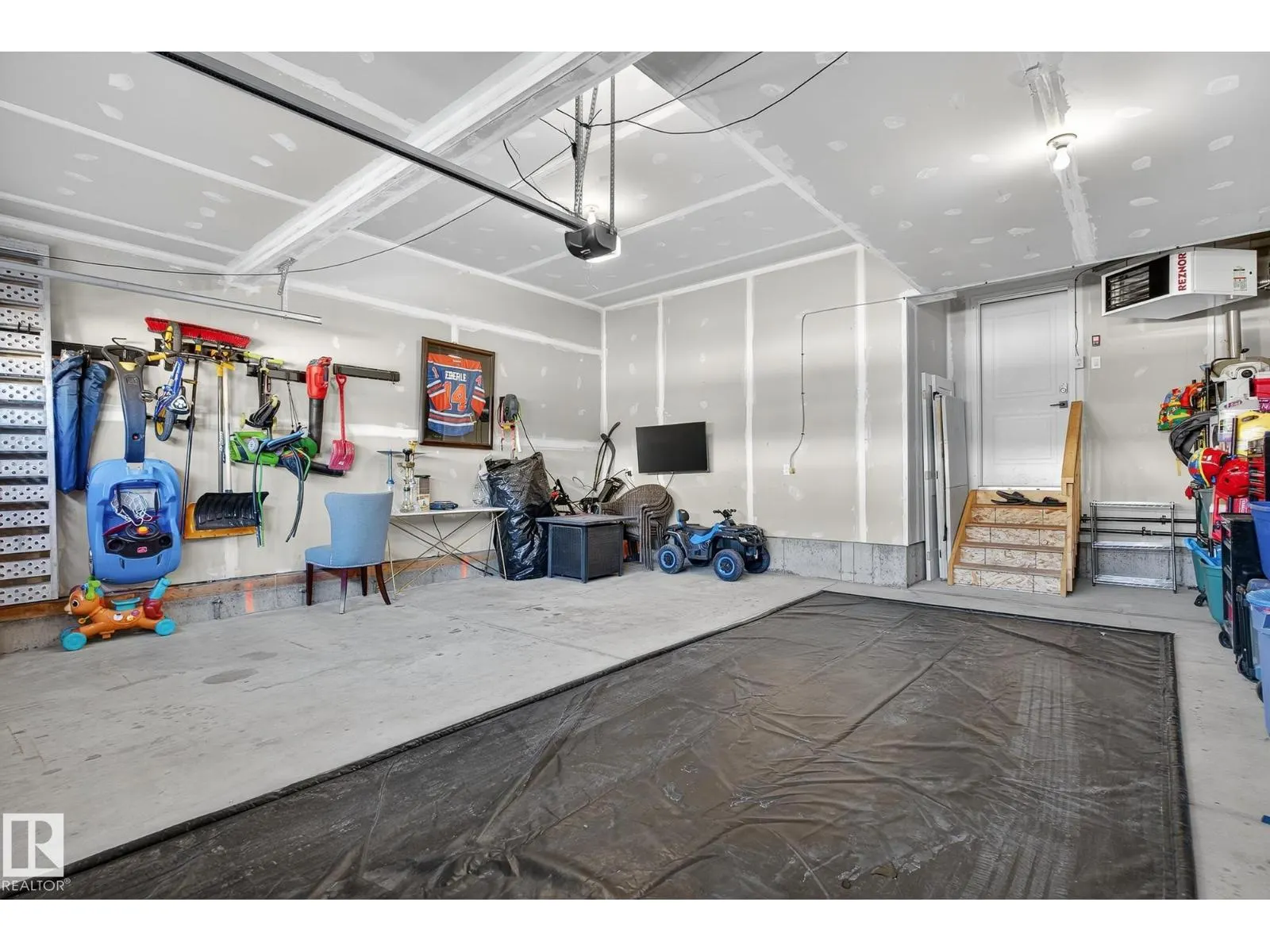 9219 183 AV NW