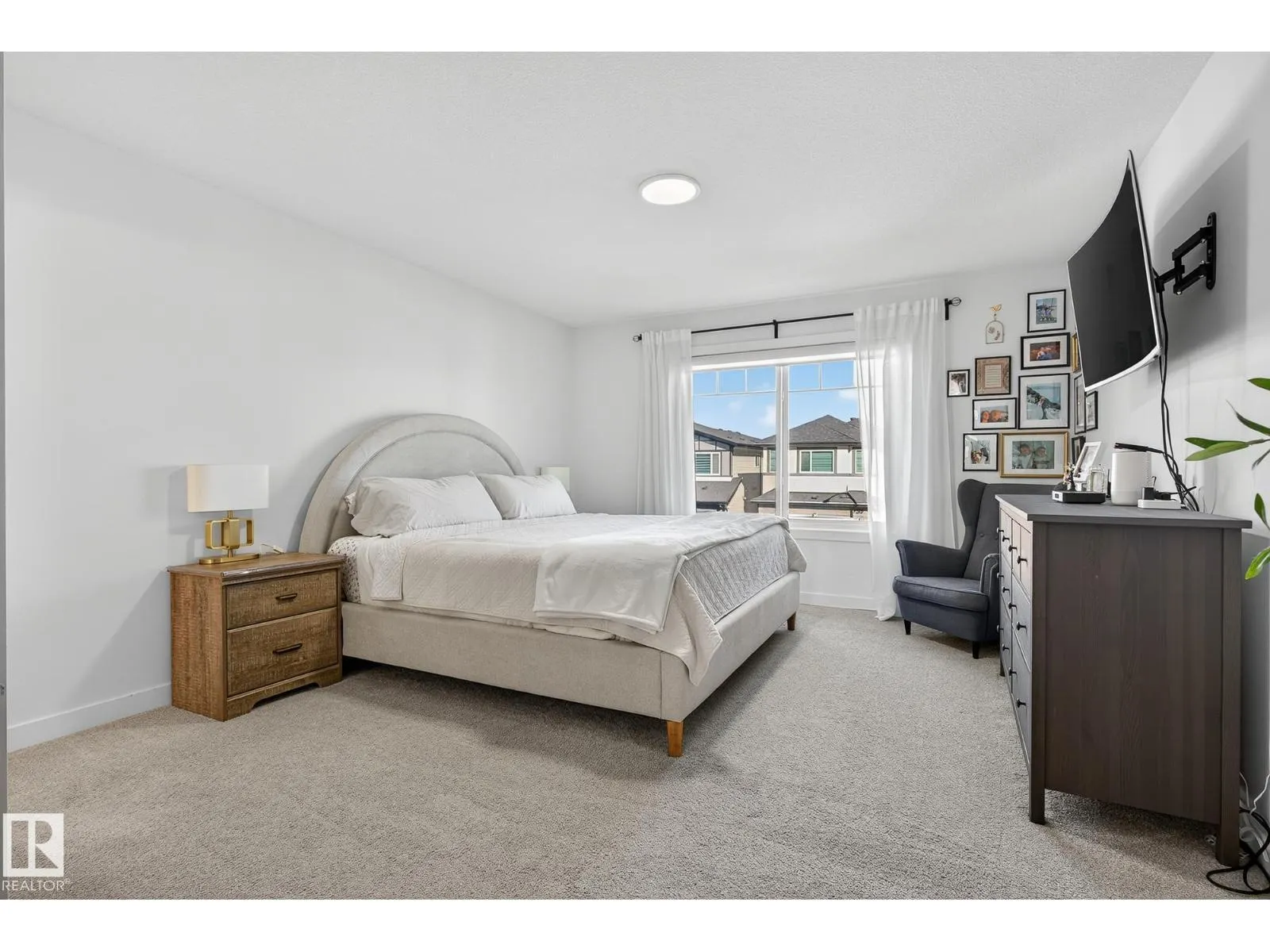 9219 183 AV NW