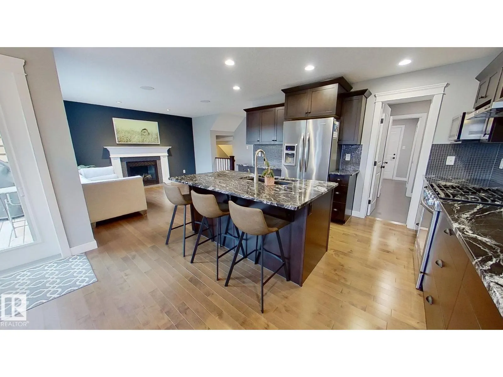 122 SUNTERRA WY