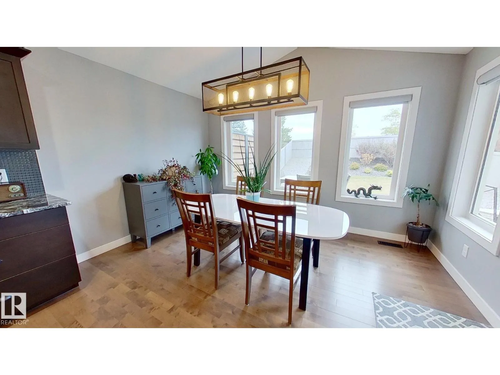 122 SUNTERRA WY