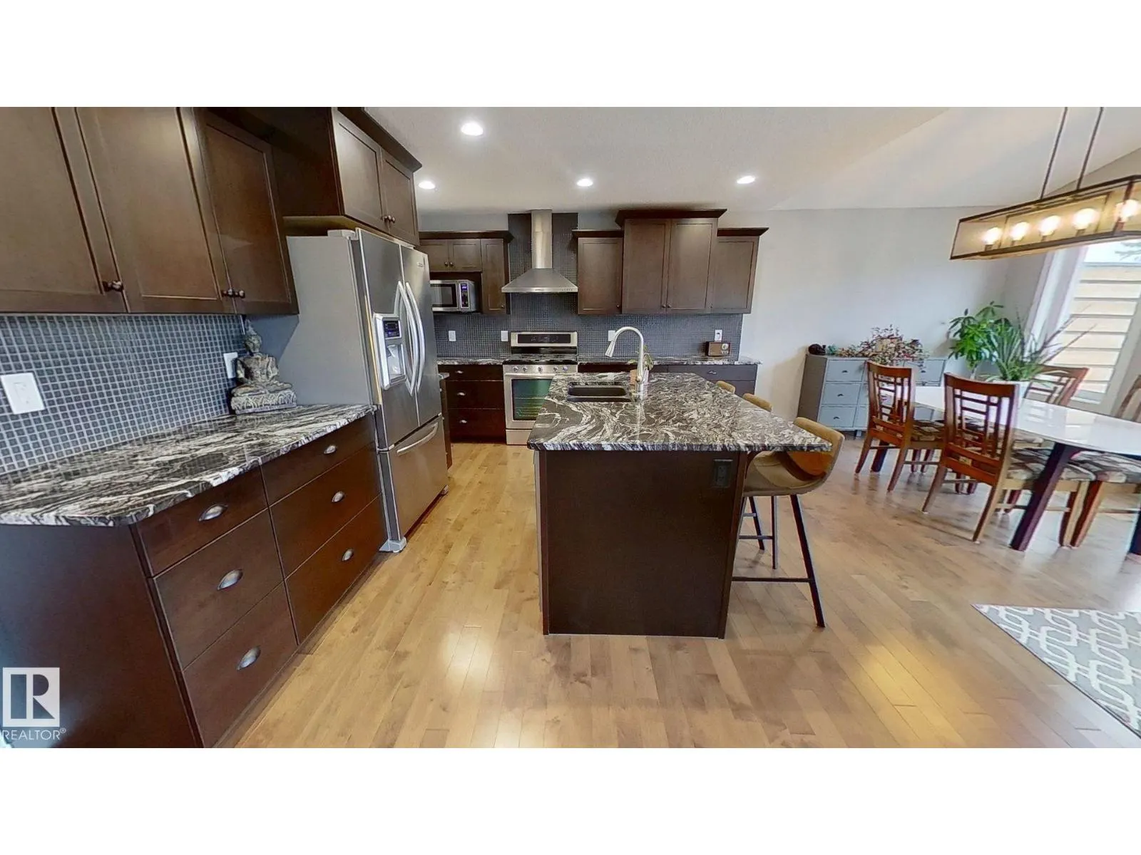 122 SUNTERRA WY