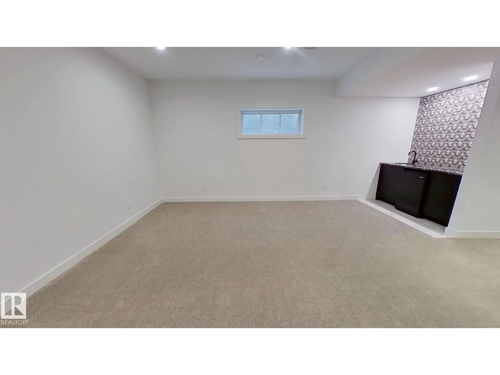 122 SUNTERRA WY