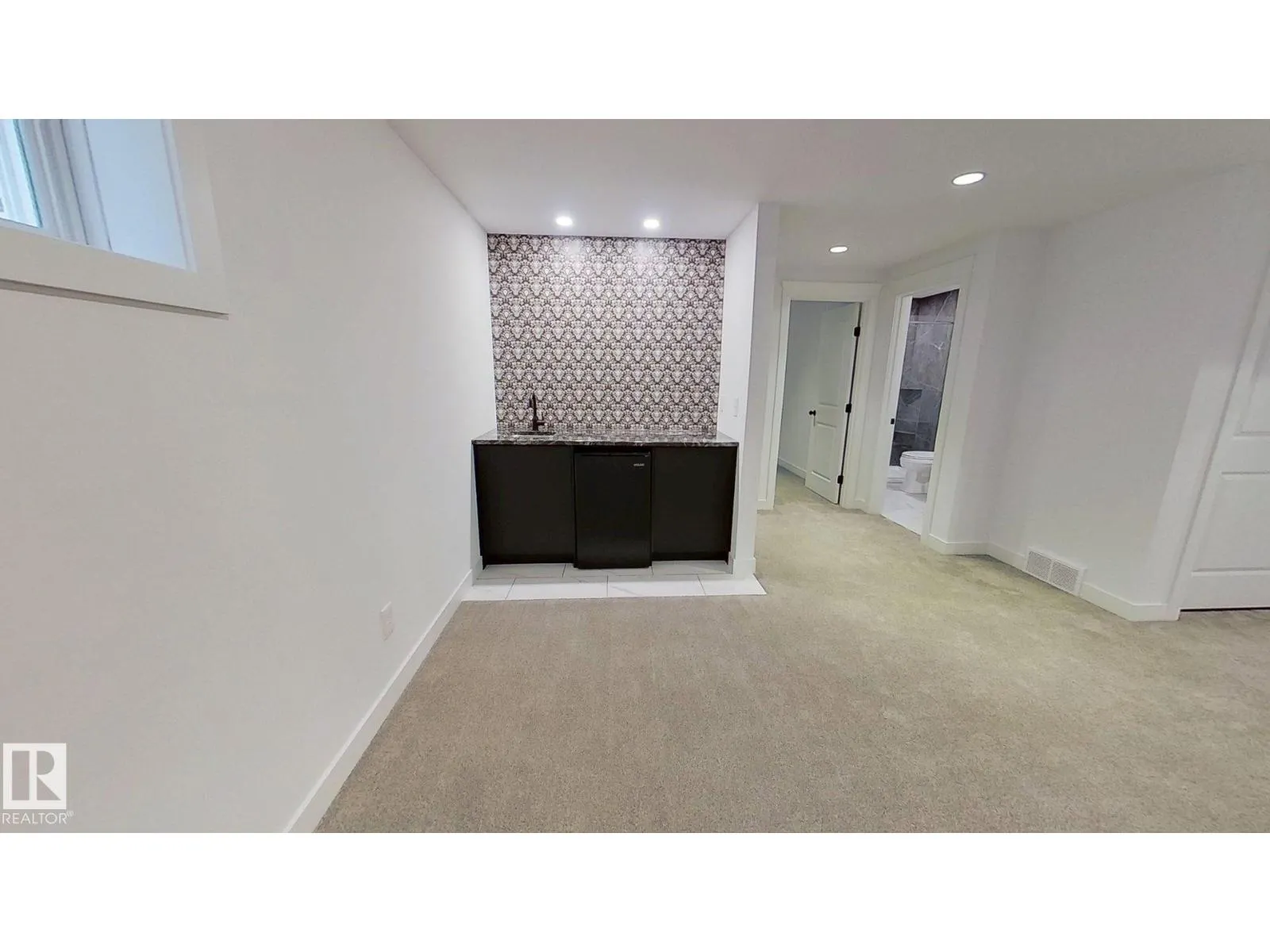 122 SUNTERRA WY