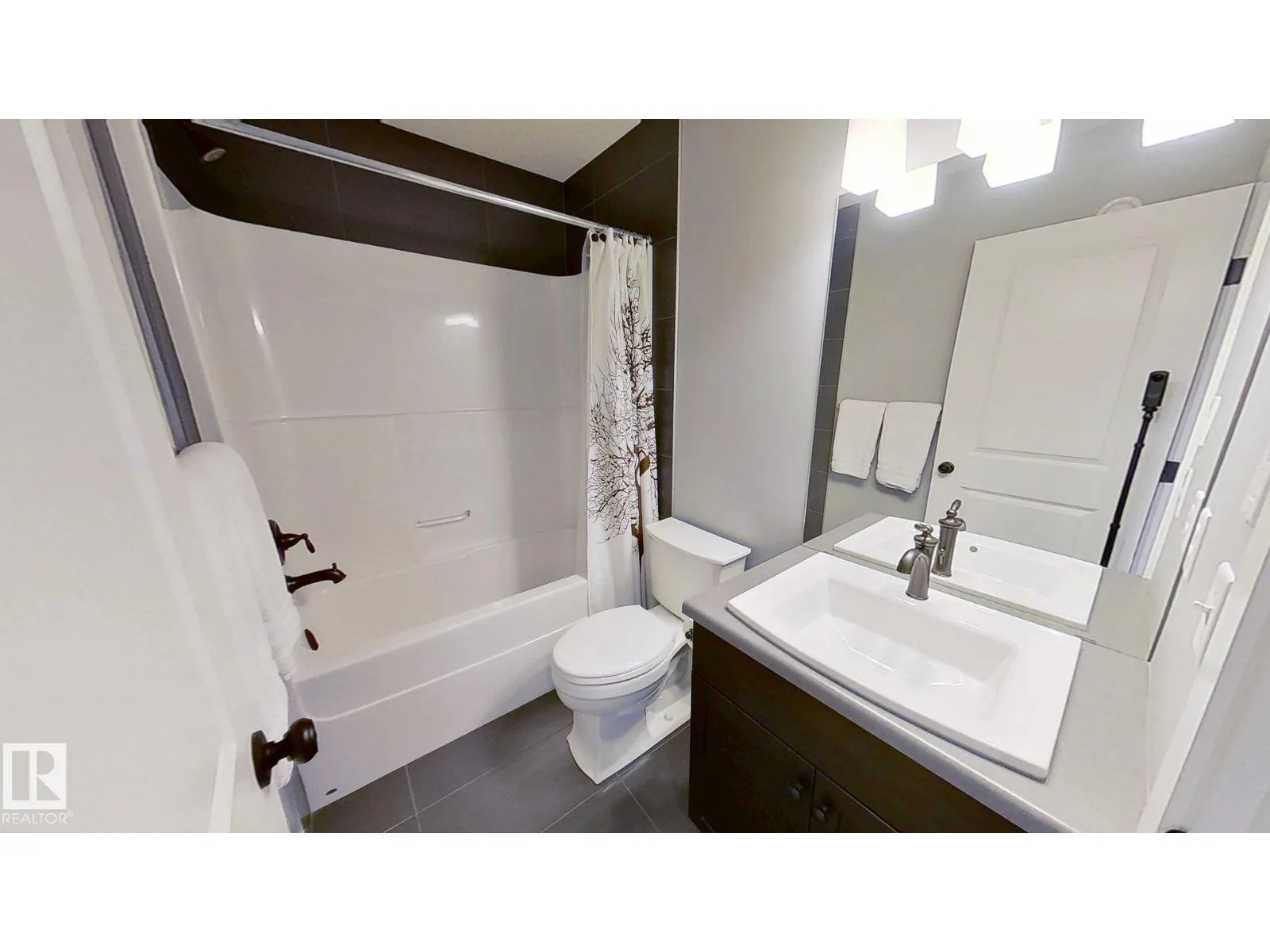 122 SUNTERRA WY