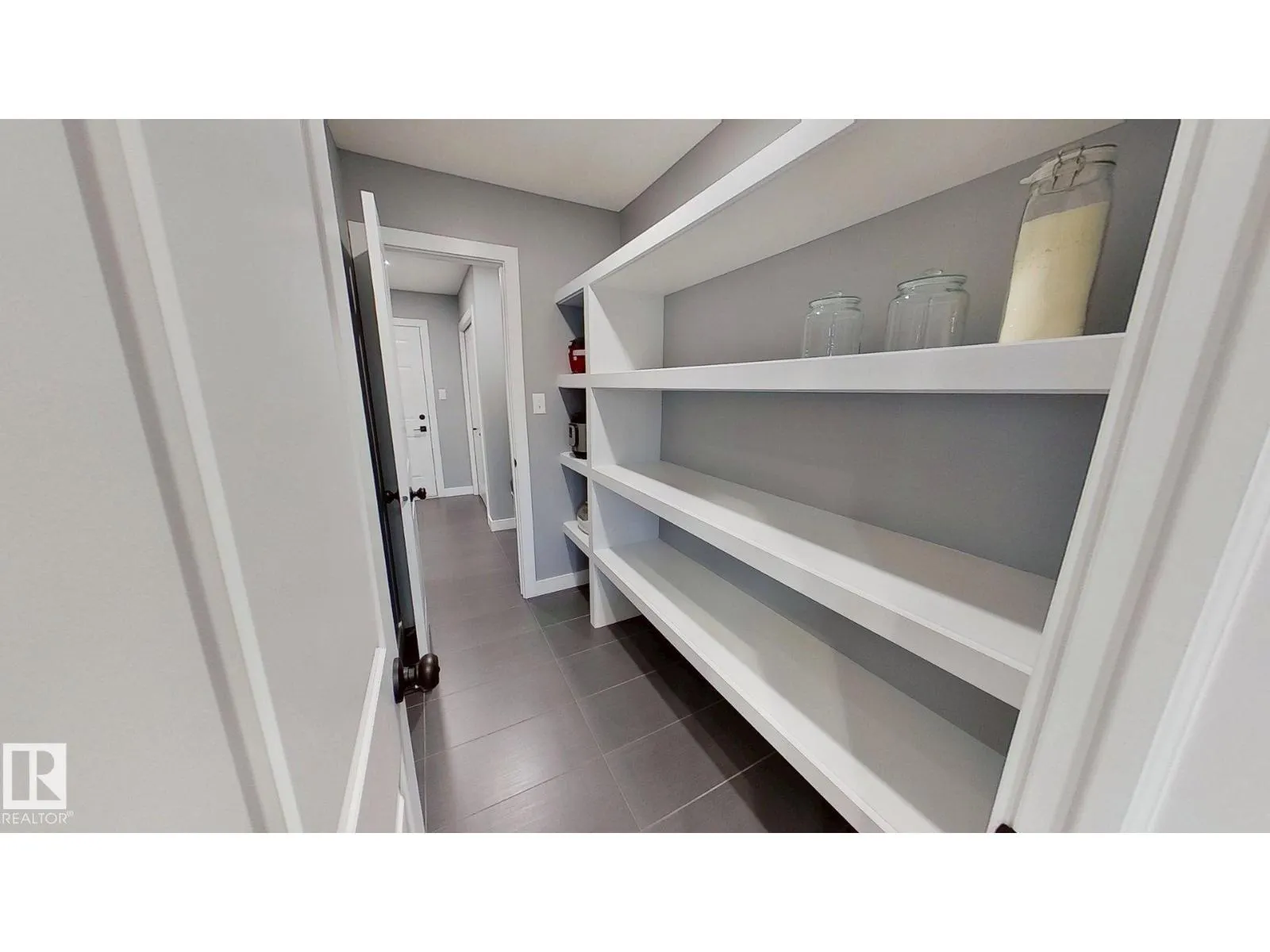 122 SUNTERRA WY
