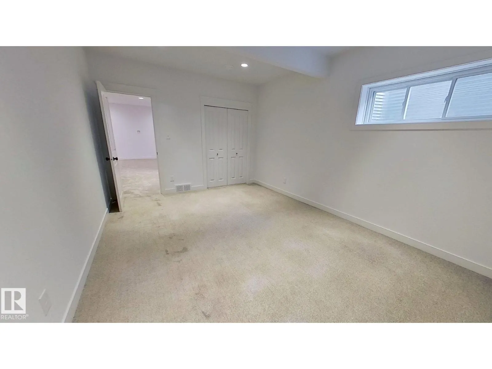 122 SUNTERRA WY