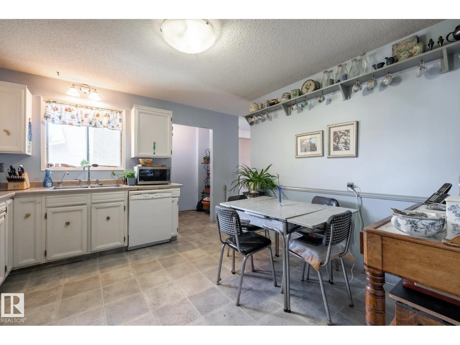 127 GREENGROVE AV