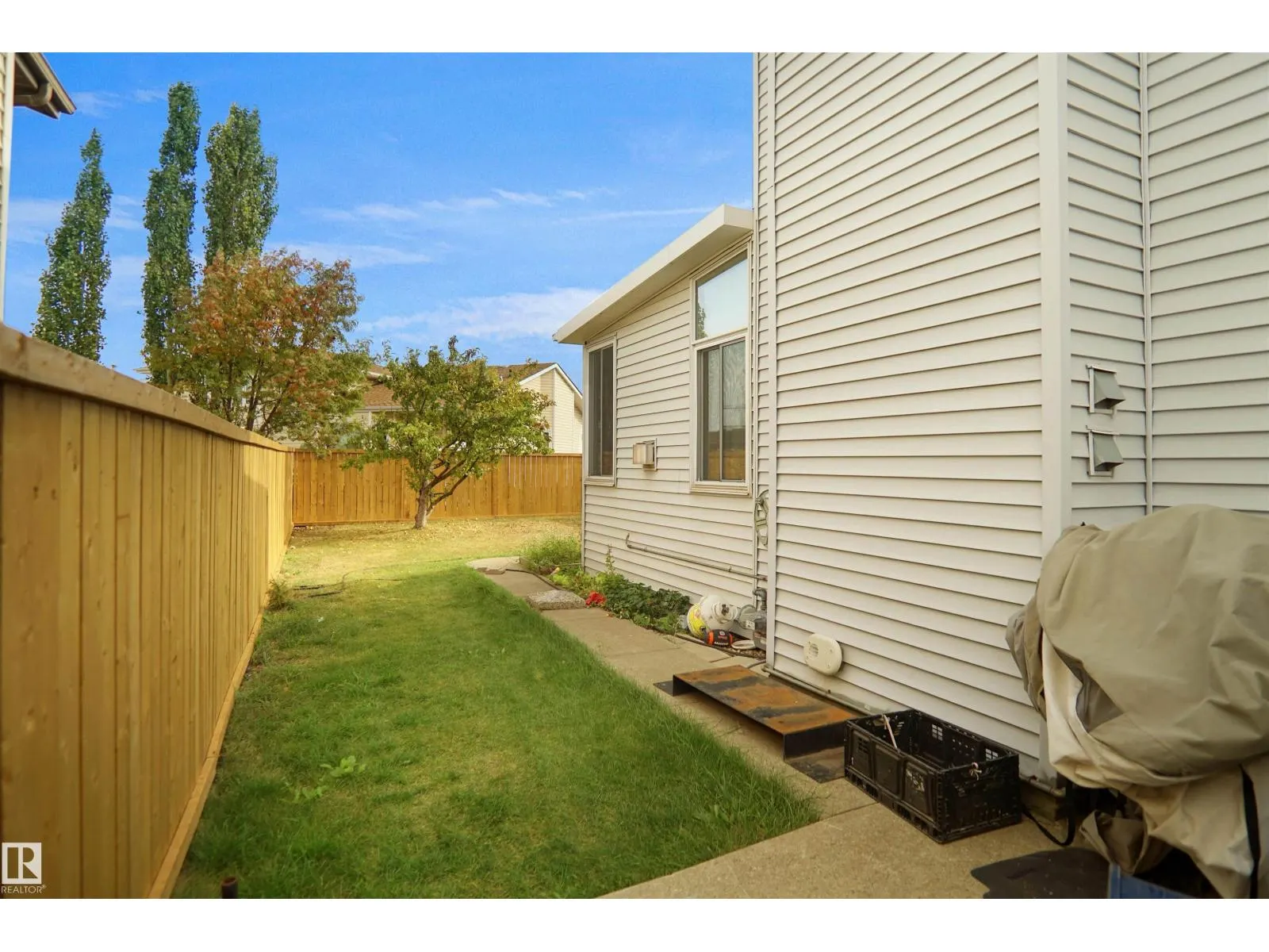 15519 70 ST NW