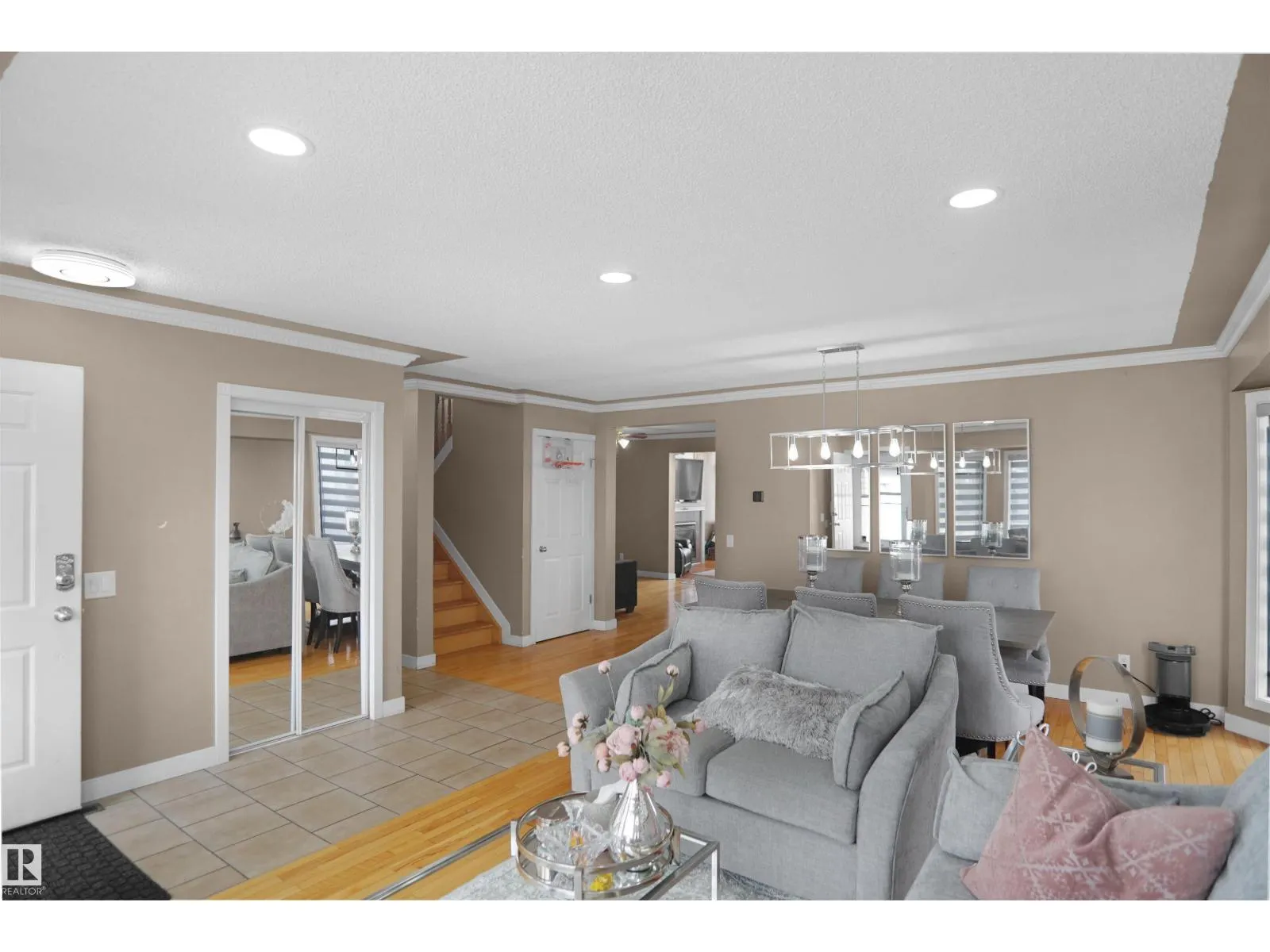 15519 70 ST NW