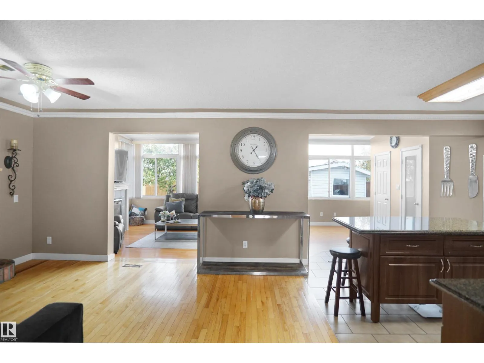15519 70 ST NW
