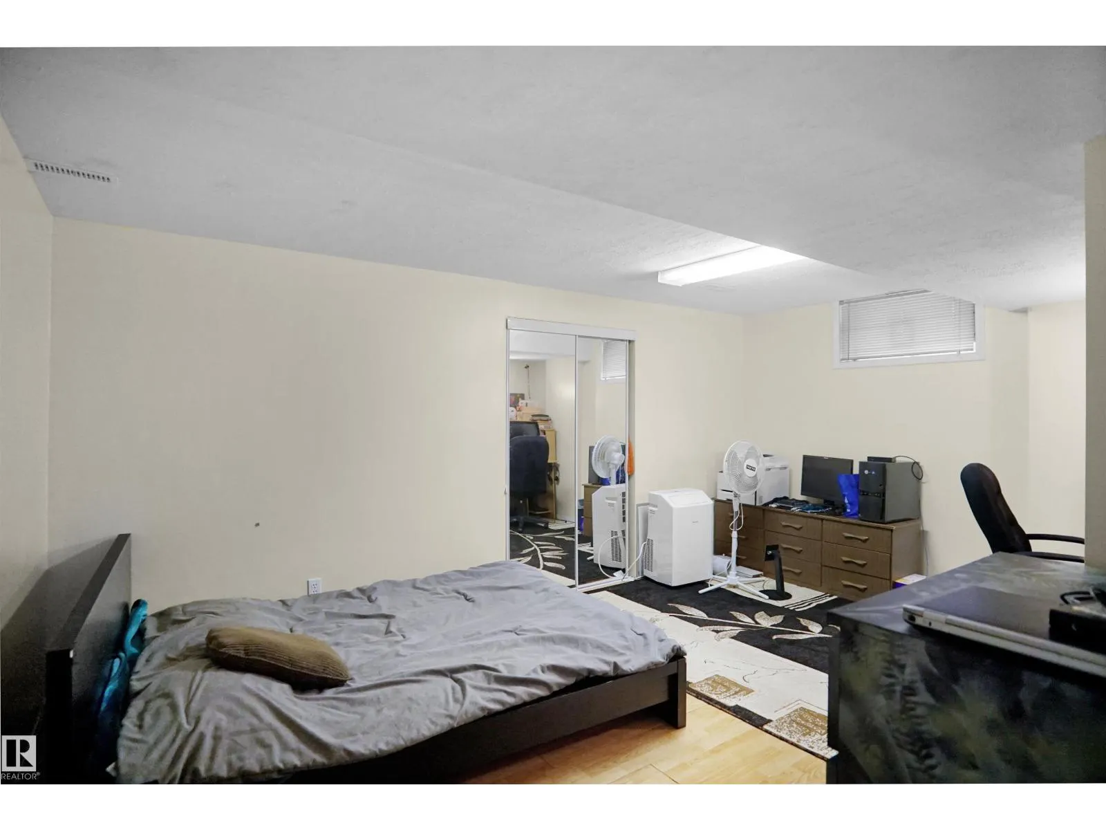 15519 70 ST NW