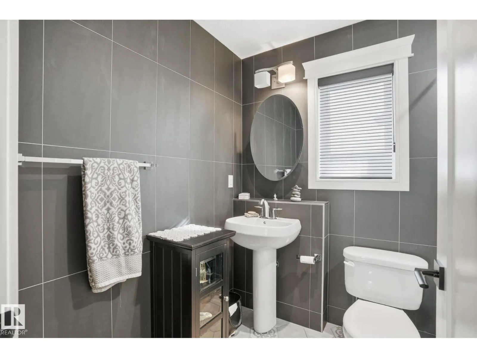 11121 81 AV NW
