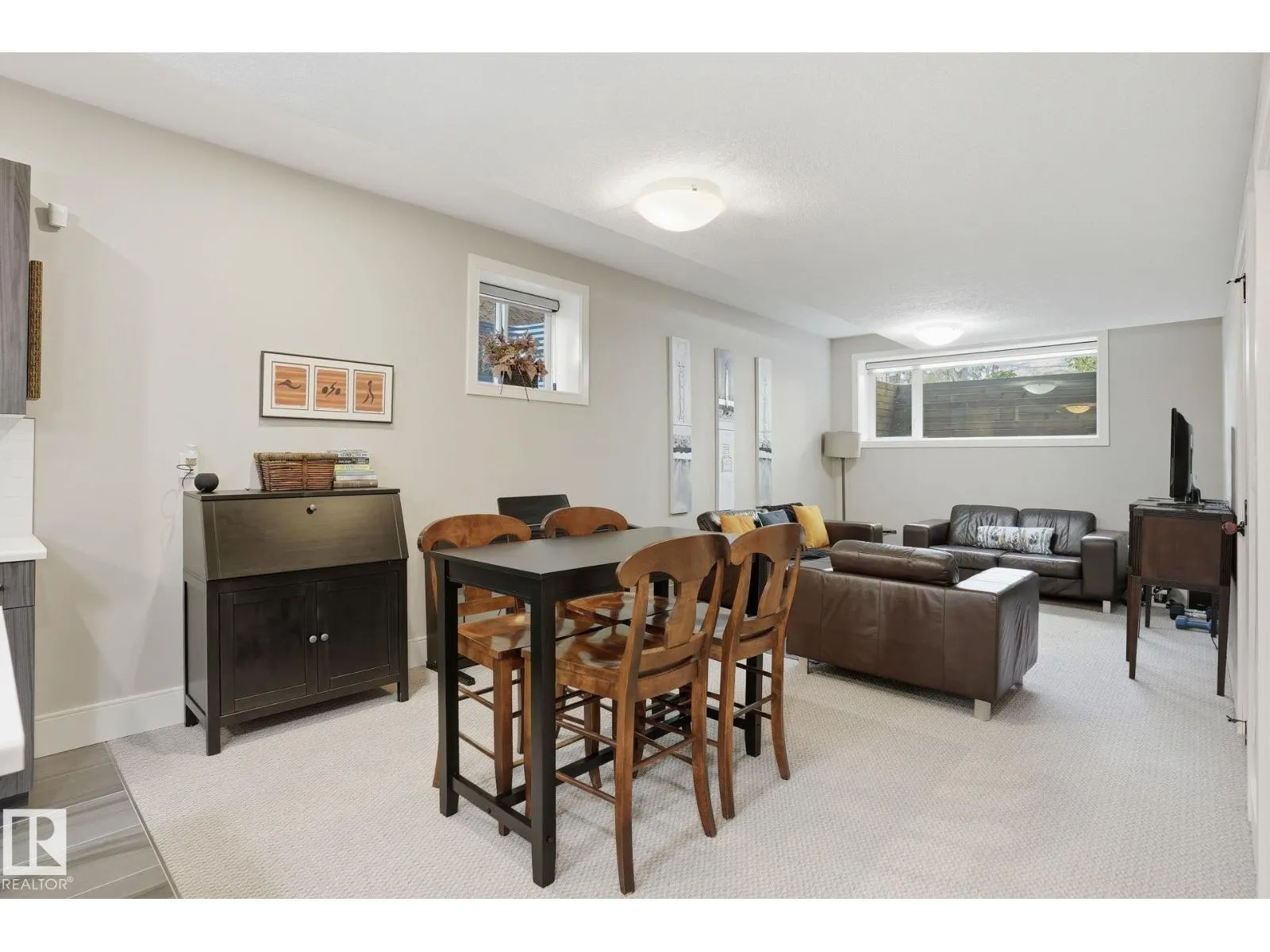 11121 81 AV NW