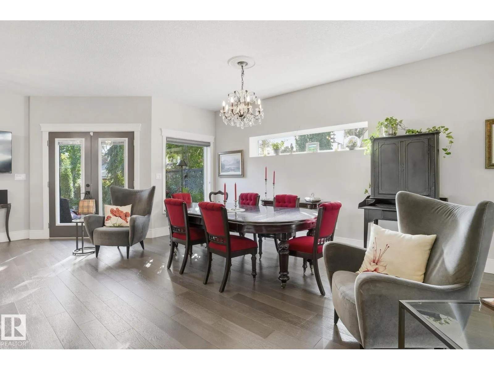 11121 81 AV NW