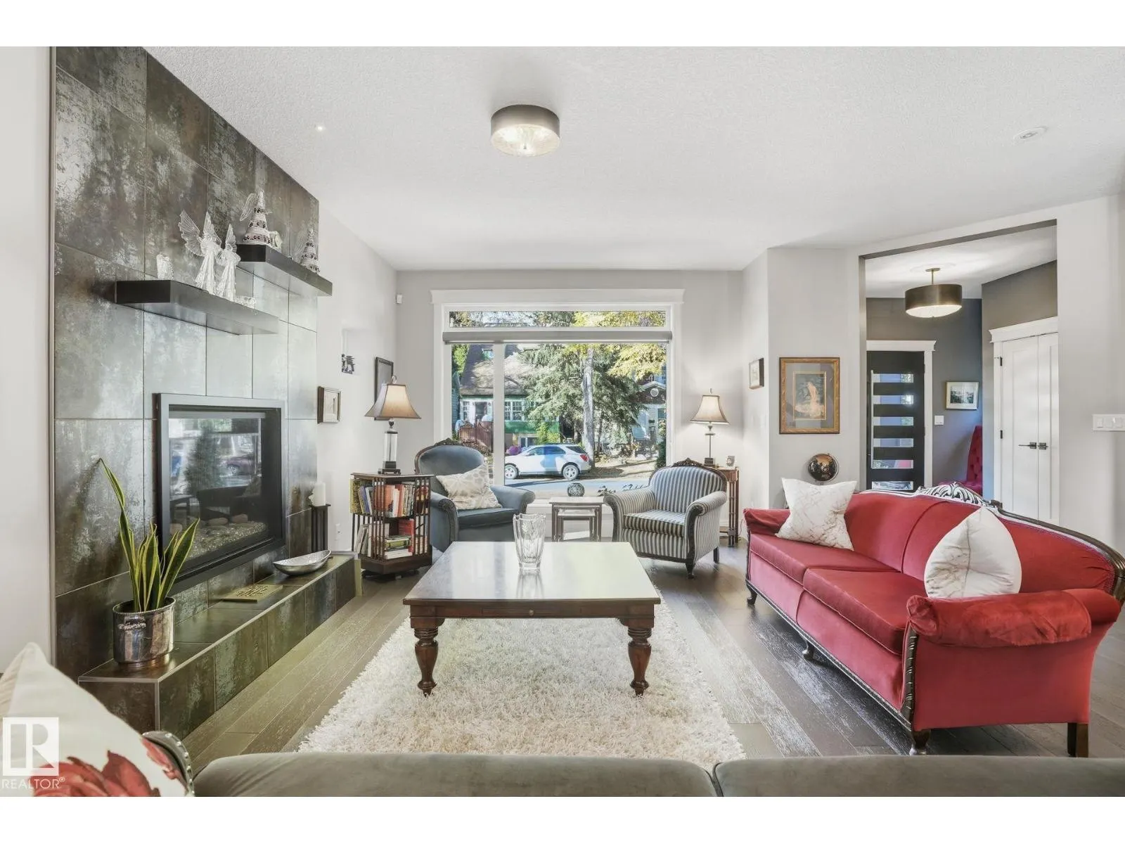 11121 81 AV NW