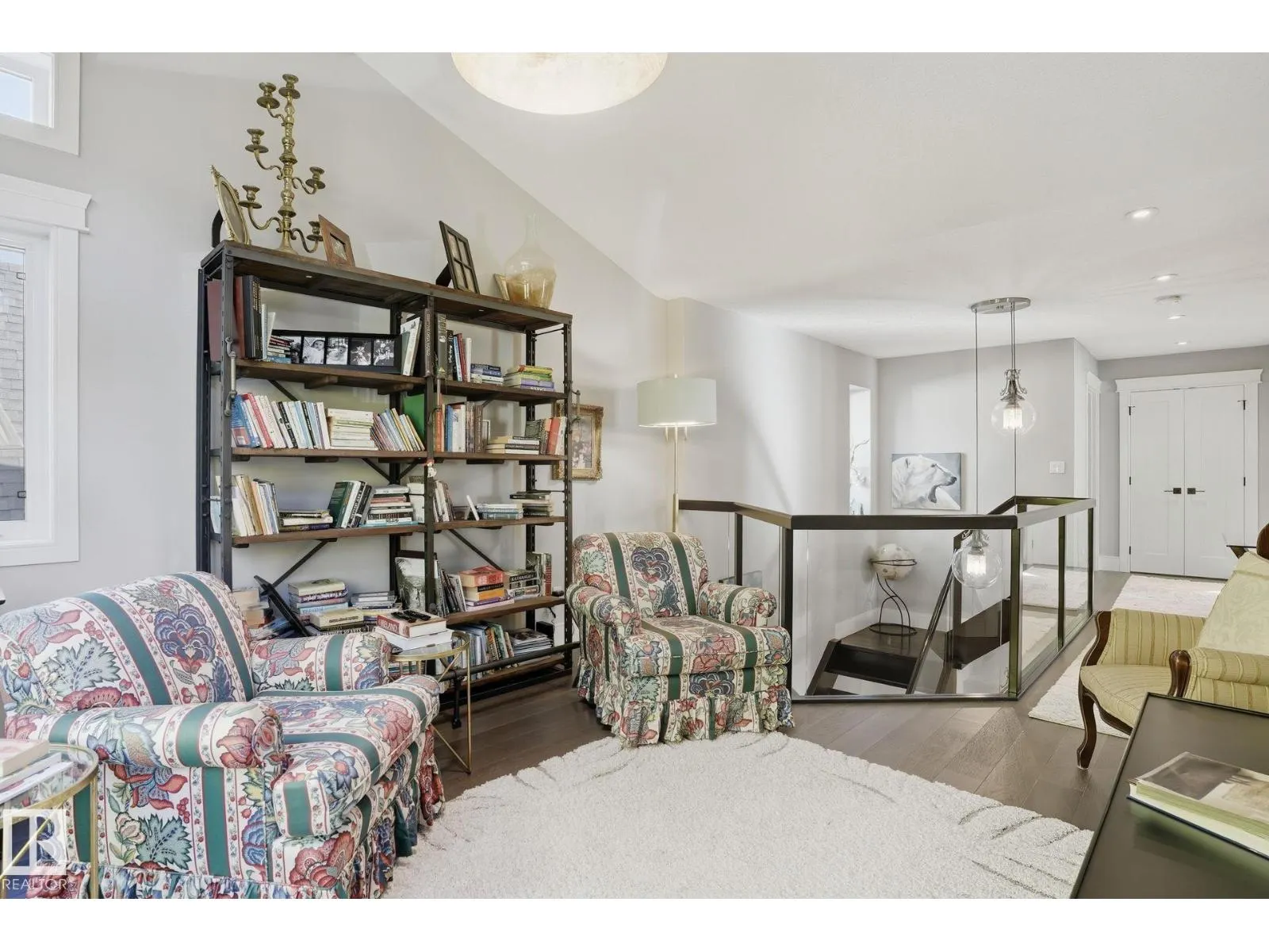 11121 81 AV NW