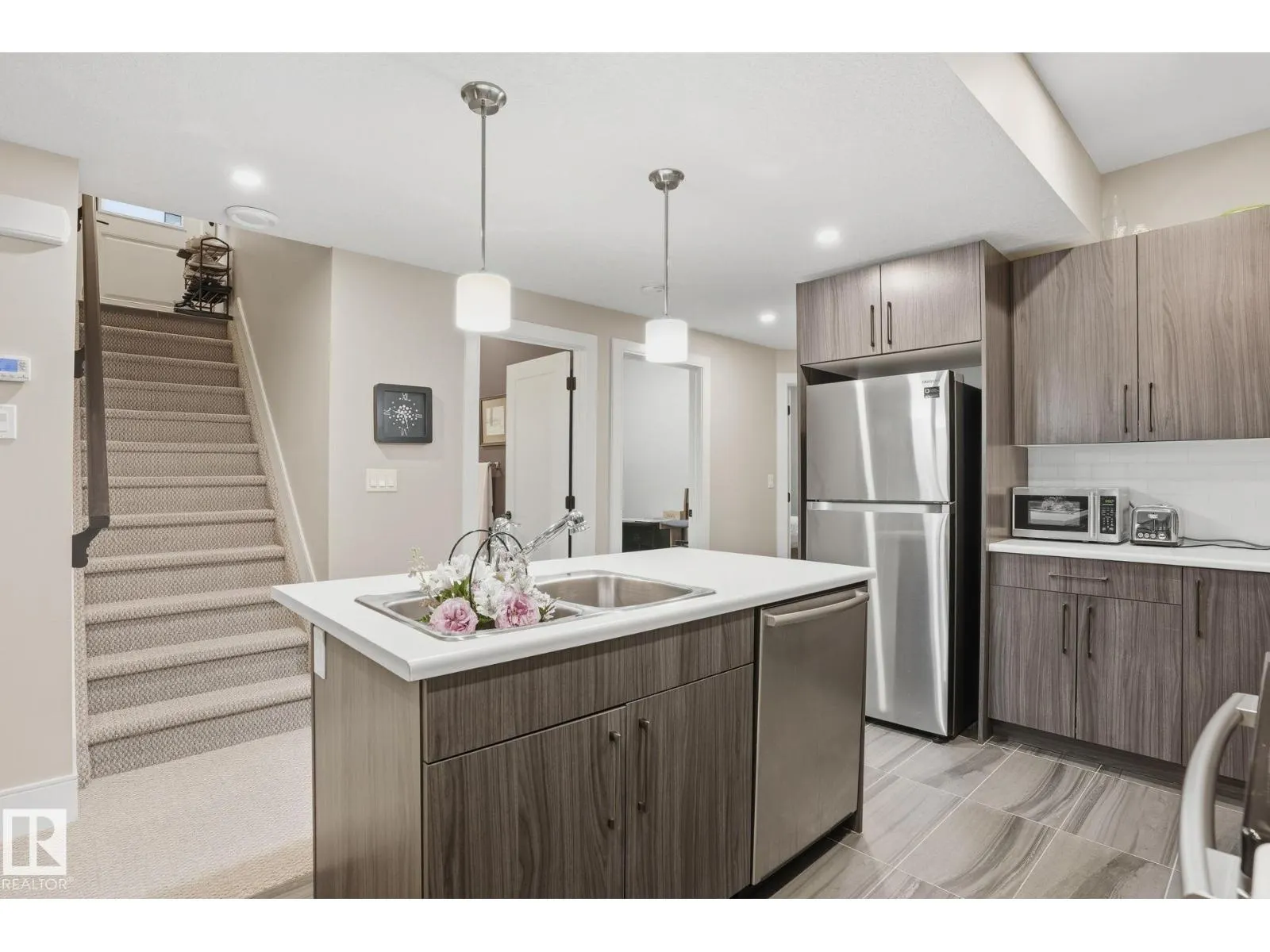 11121 81 AV NW