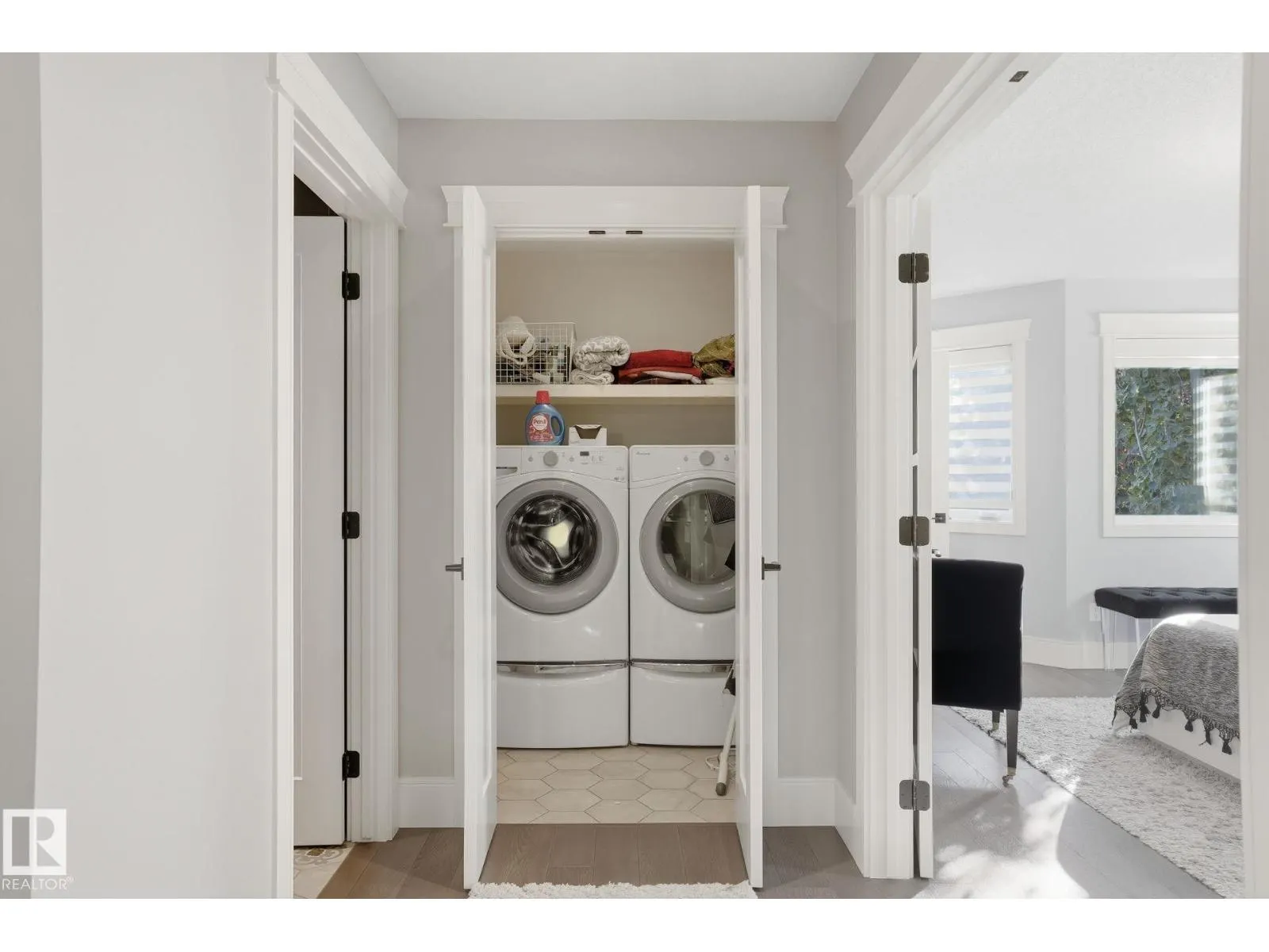 11121 81 AV NW