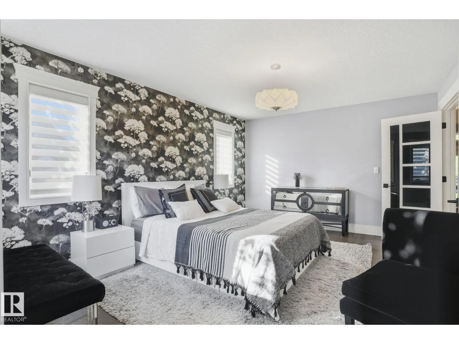11121 81 AV NW
