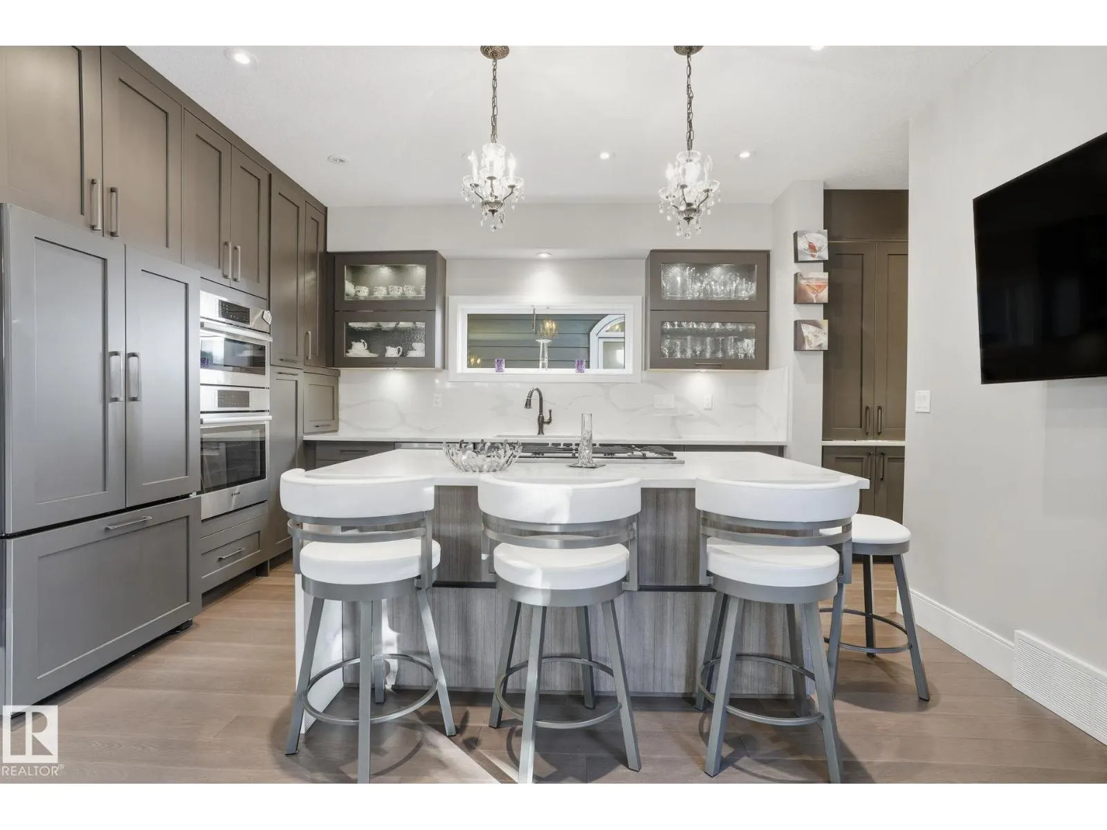 11121 81 AV NW